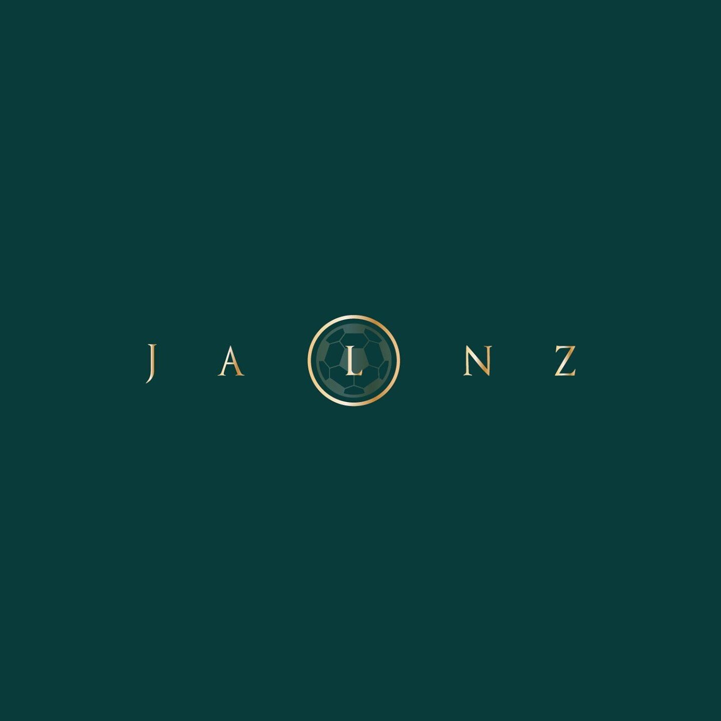 JALONZ LOGO:⠀
⠀
Logo r&eacute;alis&eacute; pour un professionnel en devenir dans le monde du sport. ⠀
Ce logo est la repr&eacute;sentation de son souhait de valoriser son image. Le ton dor&eacute; inspire la force tranquille, ainsi que la sophisticat