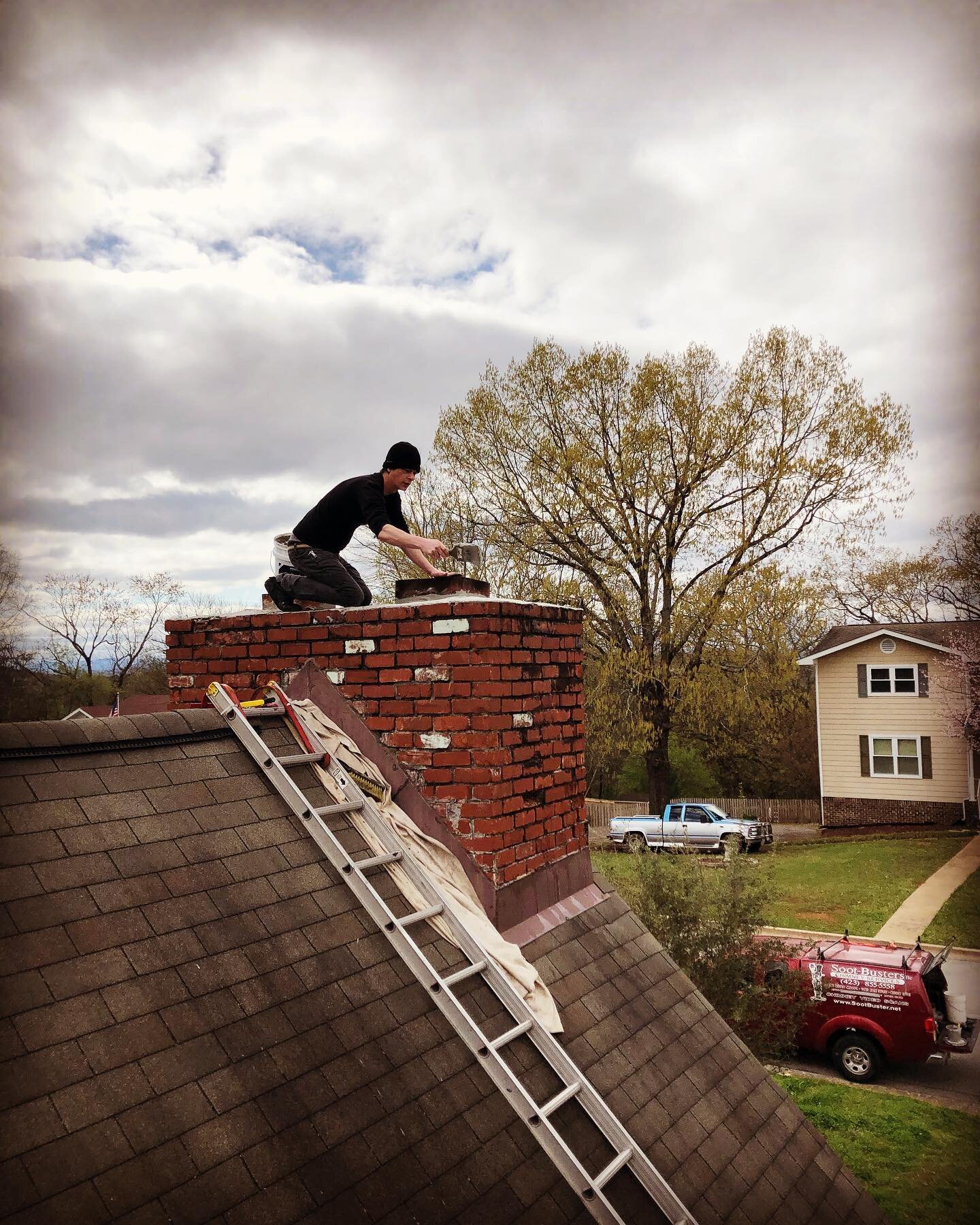 Working for the weekend is too cliche so we won&rsquo;t use that as a caption. 🏡🎩🧹😉#happyfriday #bustinsoot #putacaponit #rooftopviews