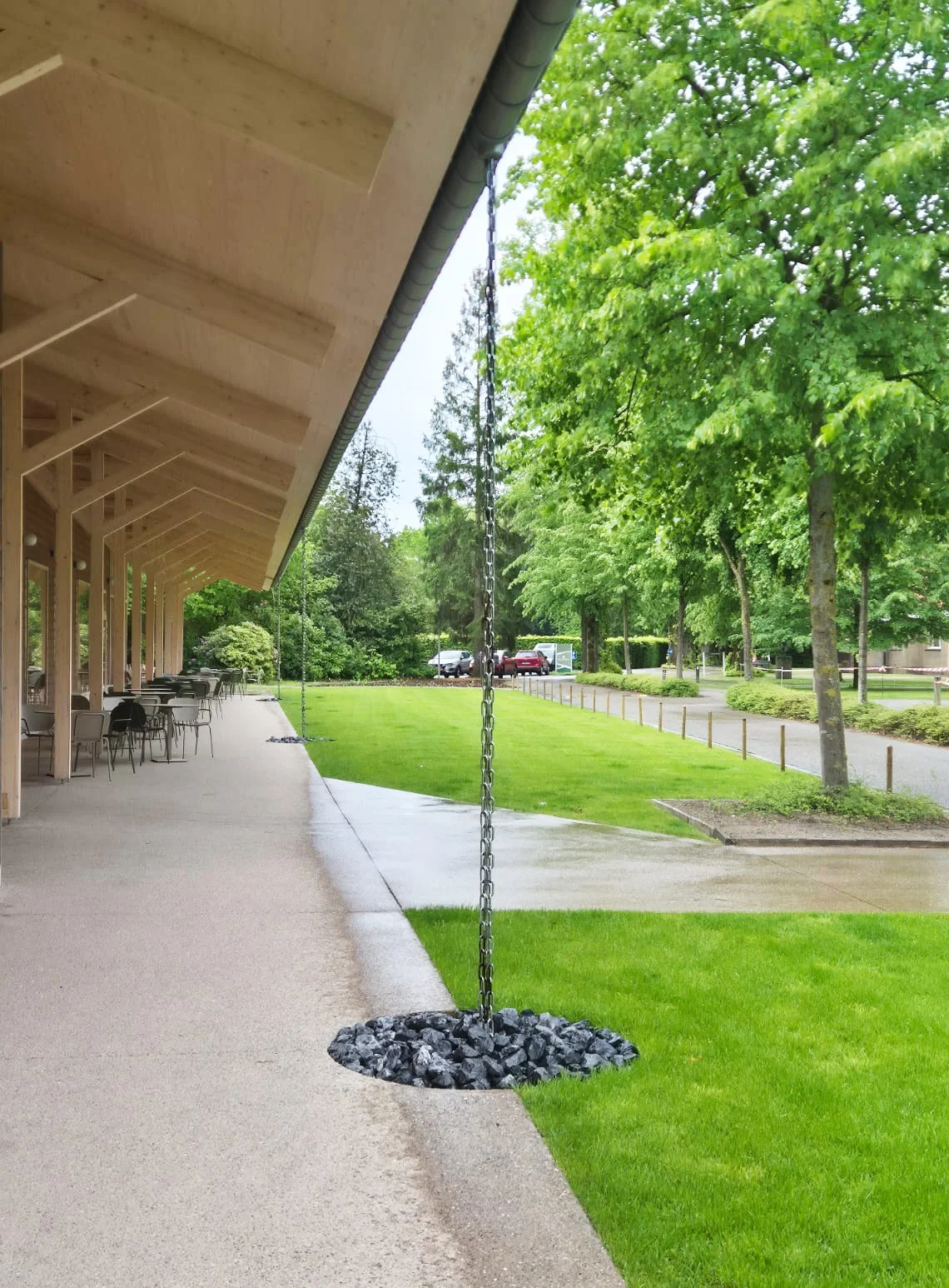 overdekte terraszone en zichtbare afwatering
