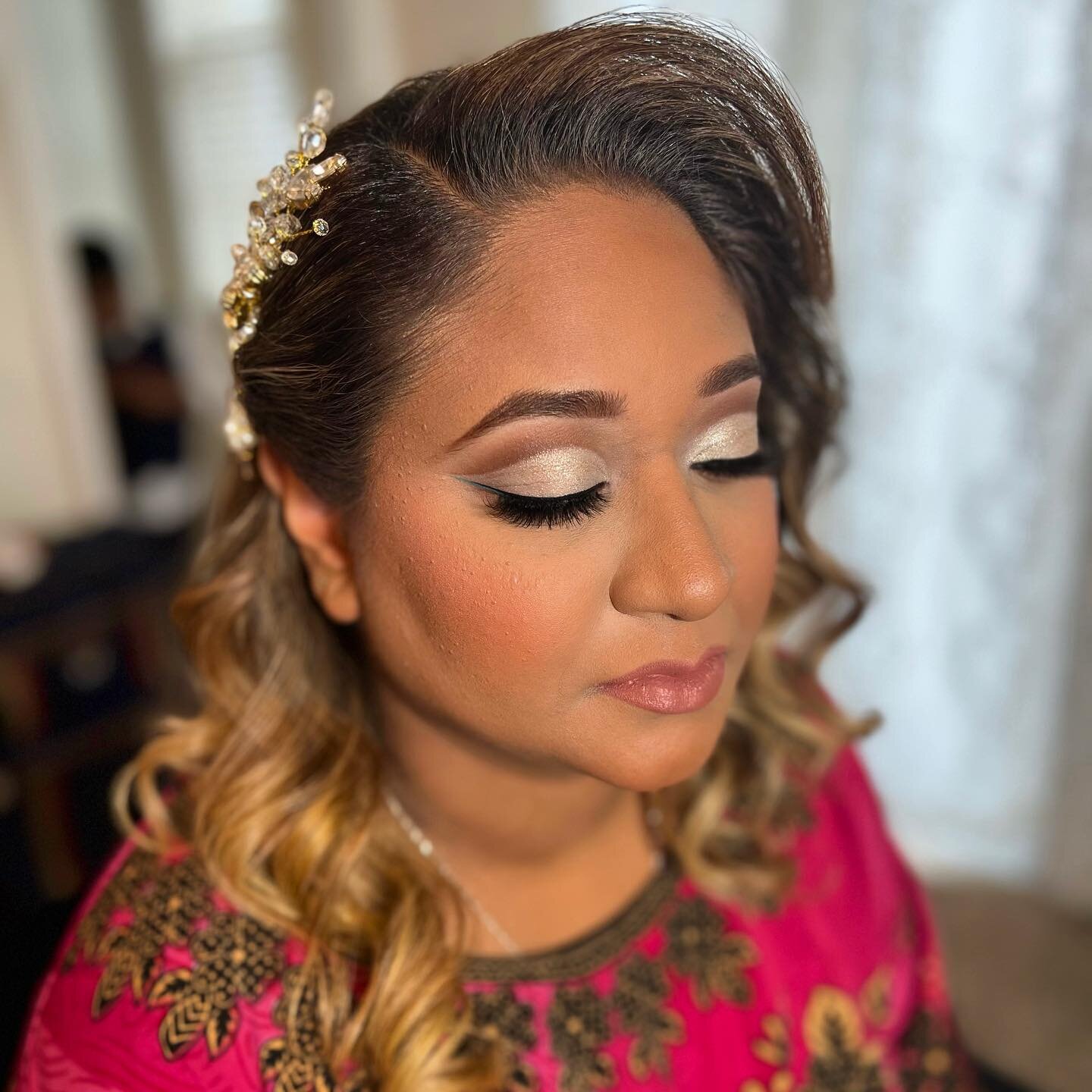 Had the best time doing hair and makeup for this momma-to-be! ✨
I also absolutely loved creating this makeup look for her! Can you guess the gender of the baby by her makeup? 😉