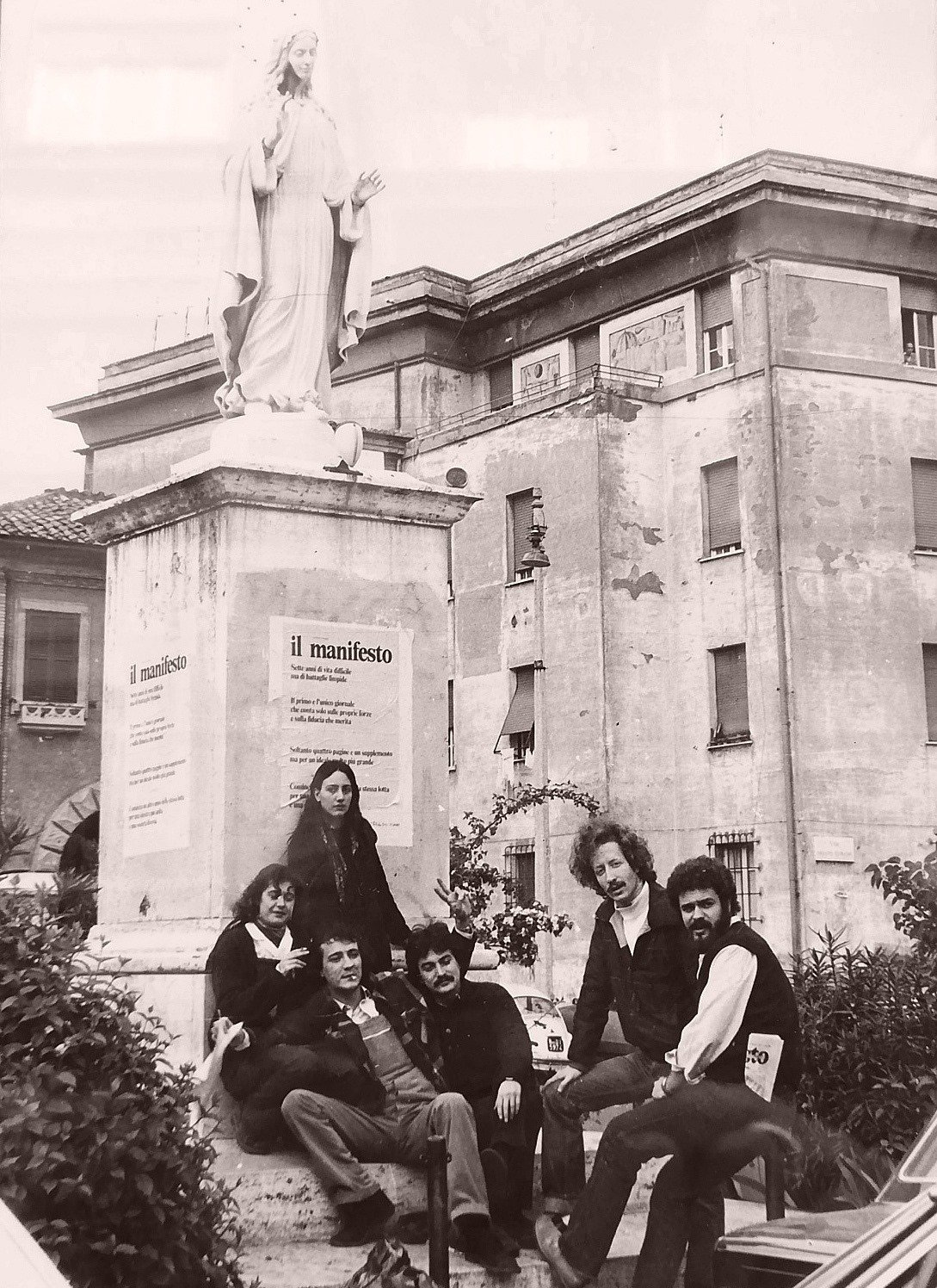 Madonnina con Gianni, Patrizia, Gianni Lalli, Cinzia, Maurizio e Marcello (1978).jpg