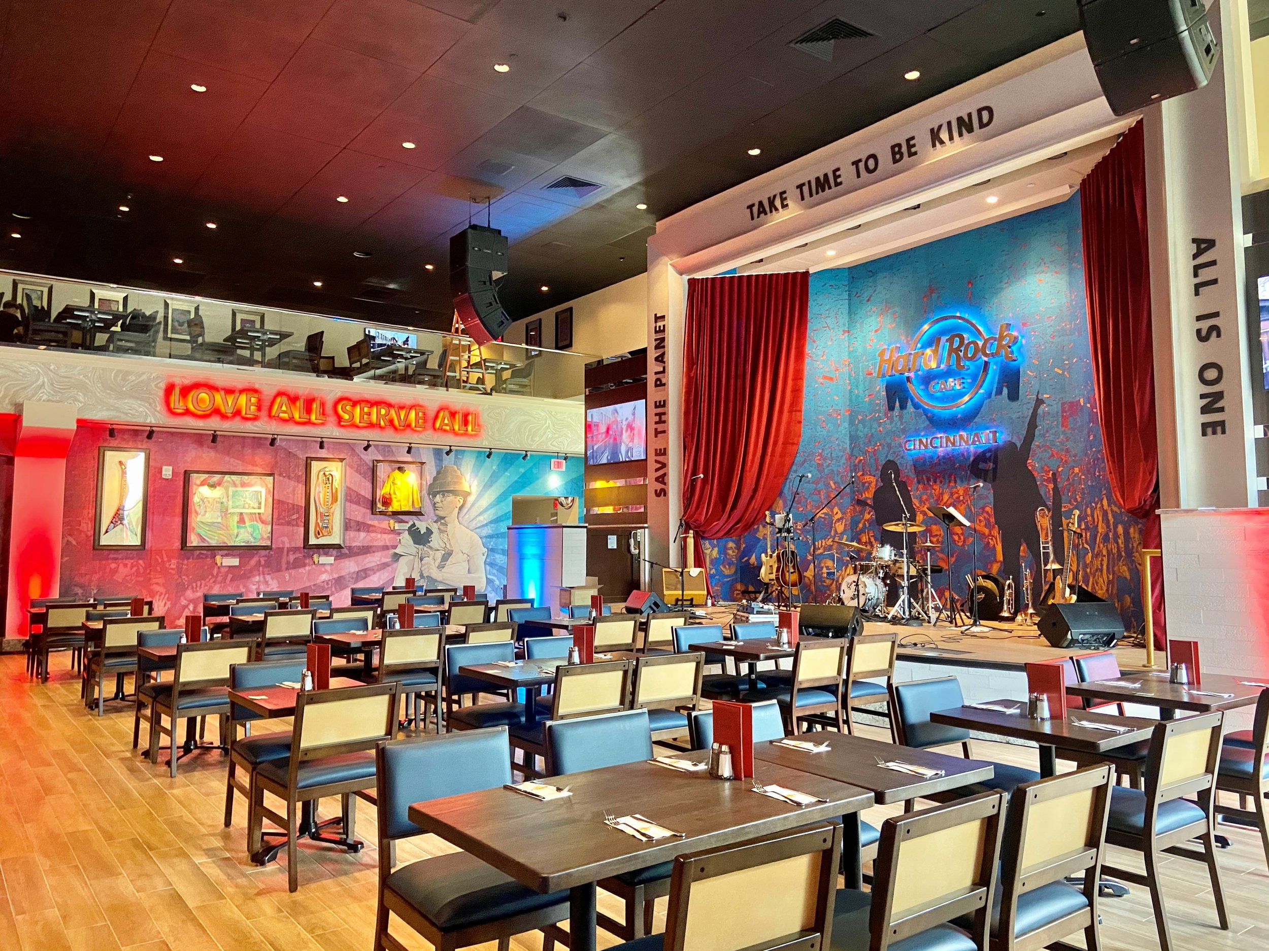 1732504509736_Hard_Rock_Cafe_2.jpg