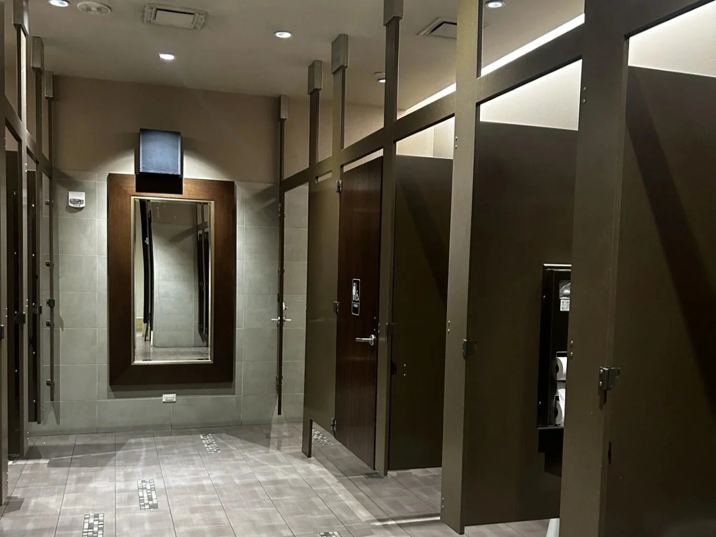 1732505539692_HRC_9.17_Bathrooms_3_before.jpg