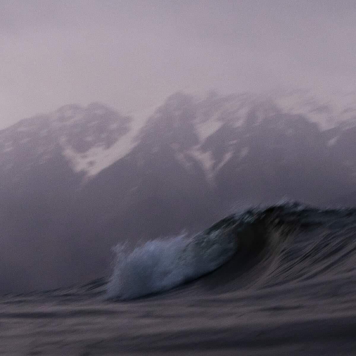 That time of the year 
.
📷 @vagueinfluence 
#tbt #bigthursday #surfporn #swissalps