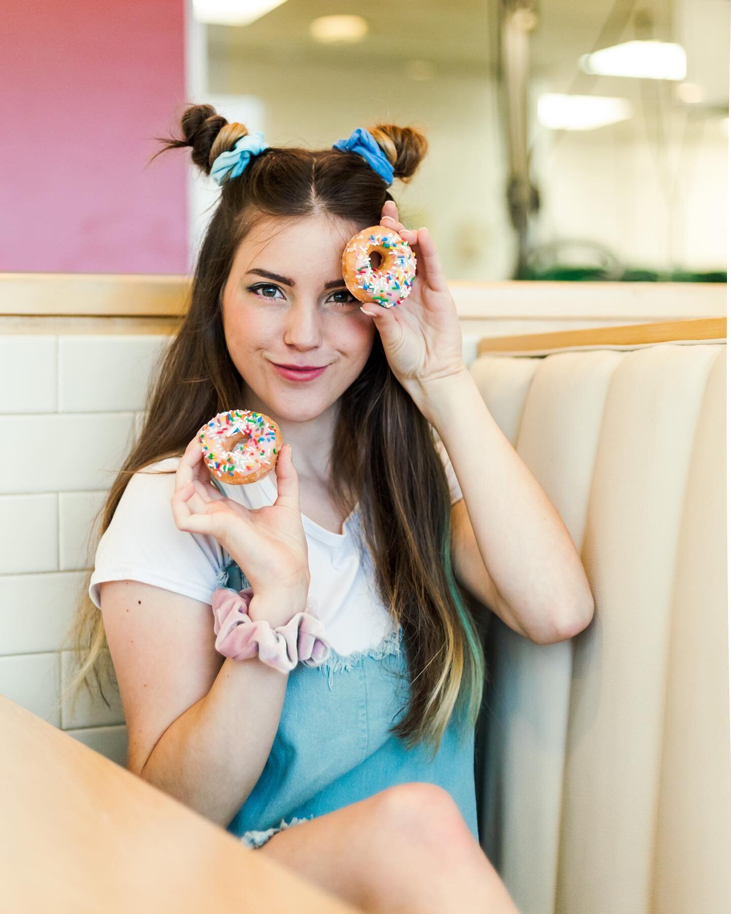 Celebrated National Donut Day with a fun stylized photoshoot! @talia.c.photography and I had a blast dressing up, taking photos of each other, and eating all the props! 🍩🤩
&mdash;
Simply,
Sarah Bagarah
.
.
.
#417photographer #417local #417creatives