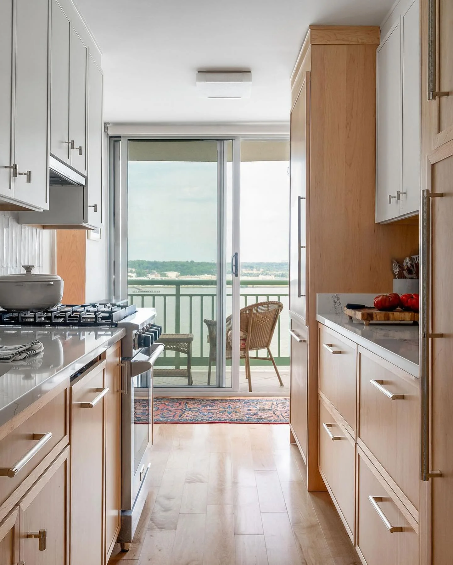 Do you think there is a noticeable difference between the ~before, and ~after~ images here? 👀
Here&rsquo;s hoping we all get to spend some time hanging by the water this weekend! ⛵️
.
.
.
#shotgundoubleinteriors #shotgundoubledesign 
#kitchendesign 