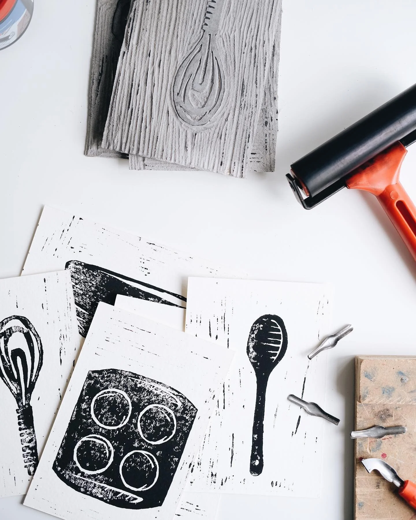 Getting the lino tools out for the latest project with @pickadelifoodco - love it when art and graphic design go hand in hand to create something unique and awesome 💪🏼