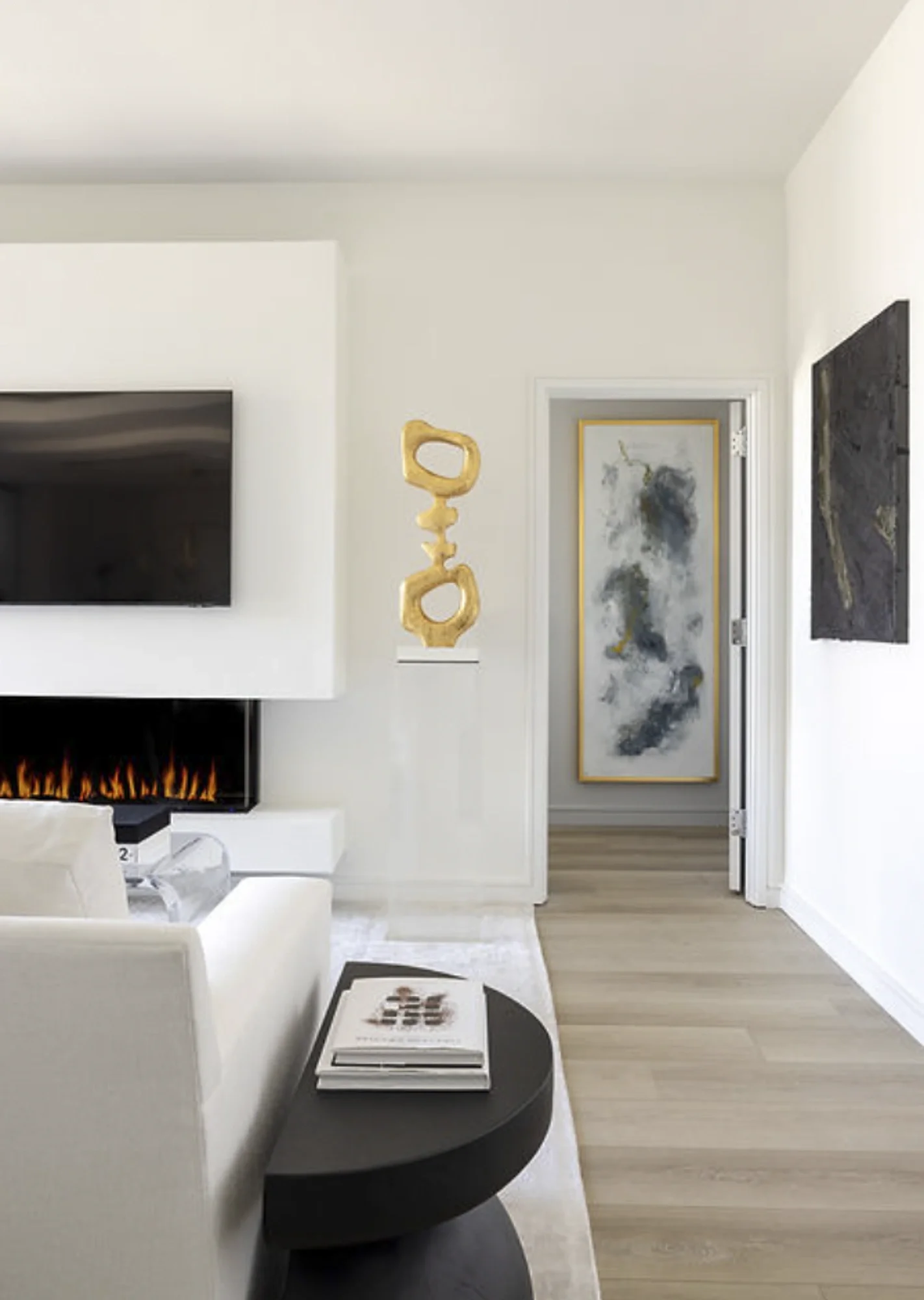 Designer: POSH Exclusive Interiors
Space: Private Residence, Hall
Artist: Tony Mose, On Abstract