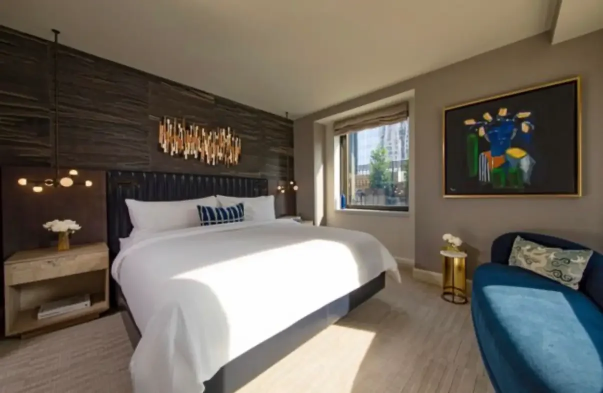 Project: Four Seasons, Whitespace Interiors
Space: Hotel, Governor's Suite
Artist: Tony Mose, On Figurative
Location: Manhattan, NY