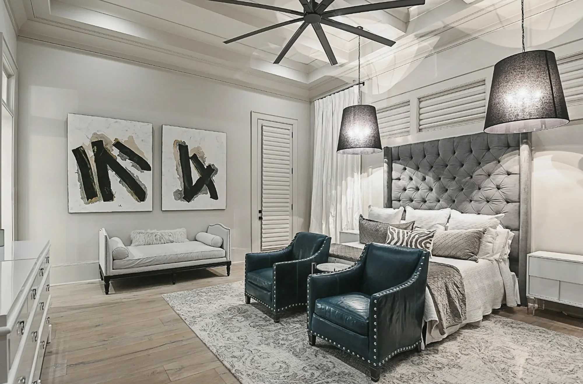 Builder: Troyer Builders
Space: Private Residence, Primary Bedroom
Artist: Tony Mose, On Abstract