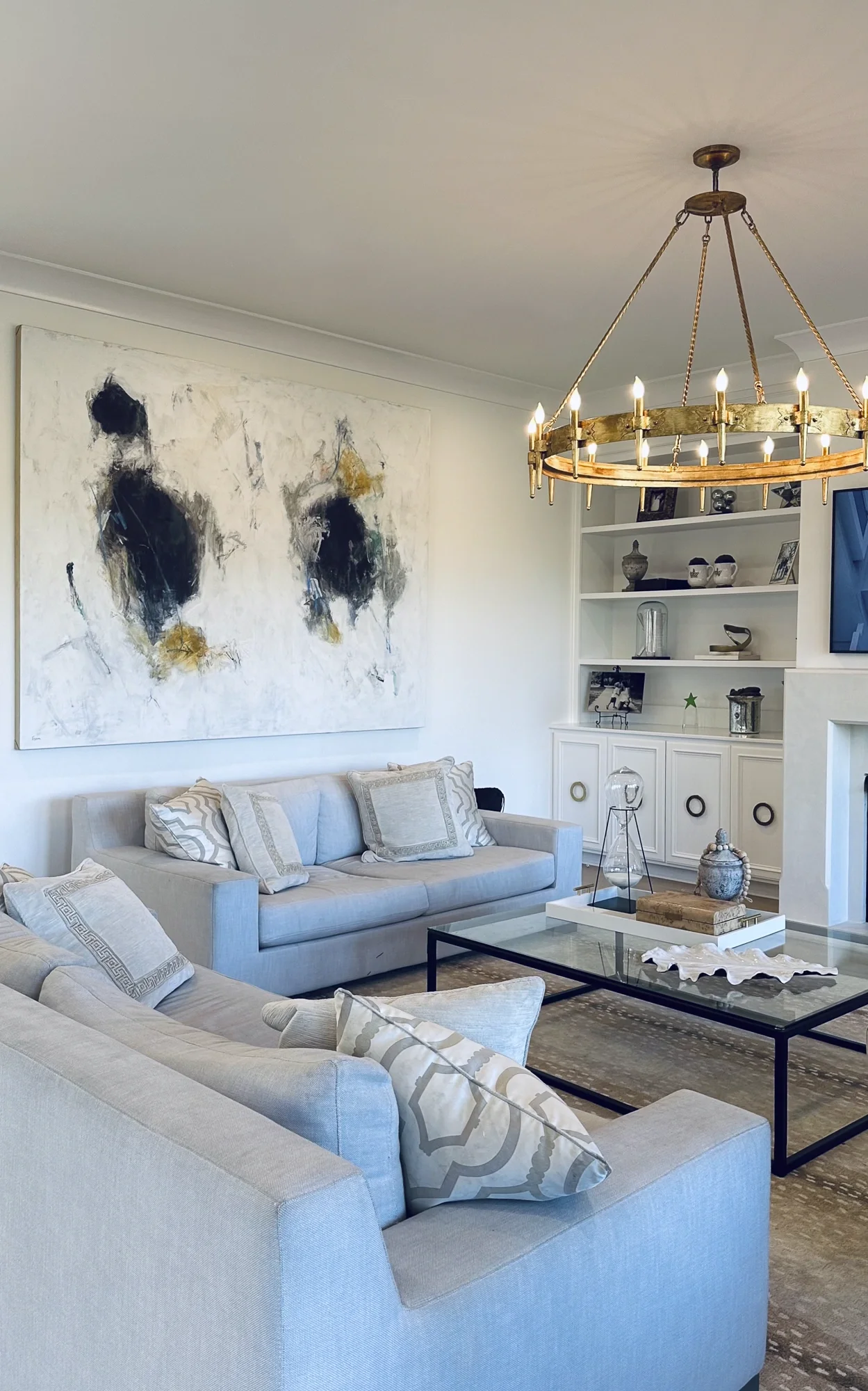 Space: Private Residence, Living Space
Artist: Tony Mose, On Abstract