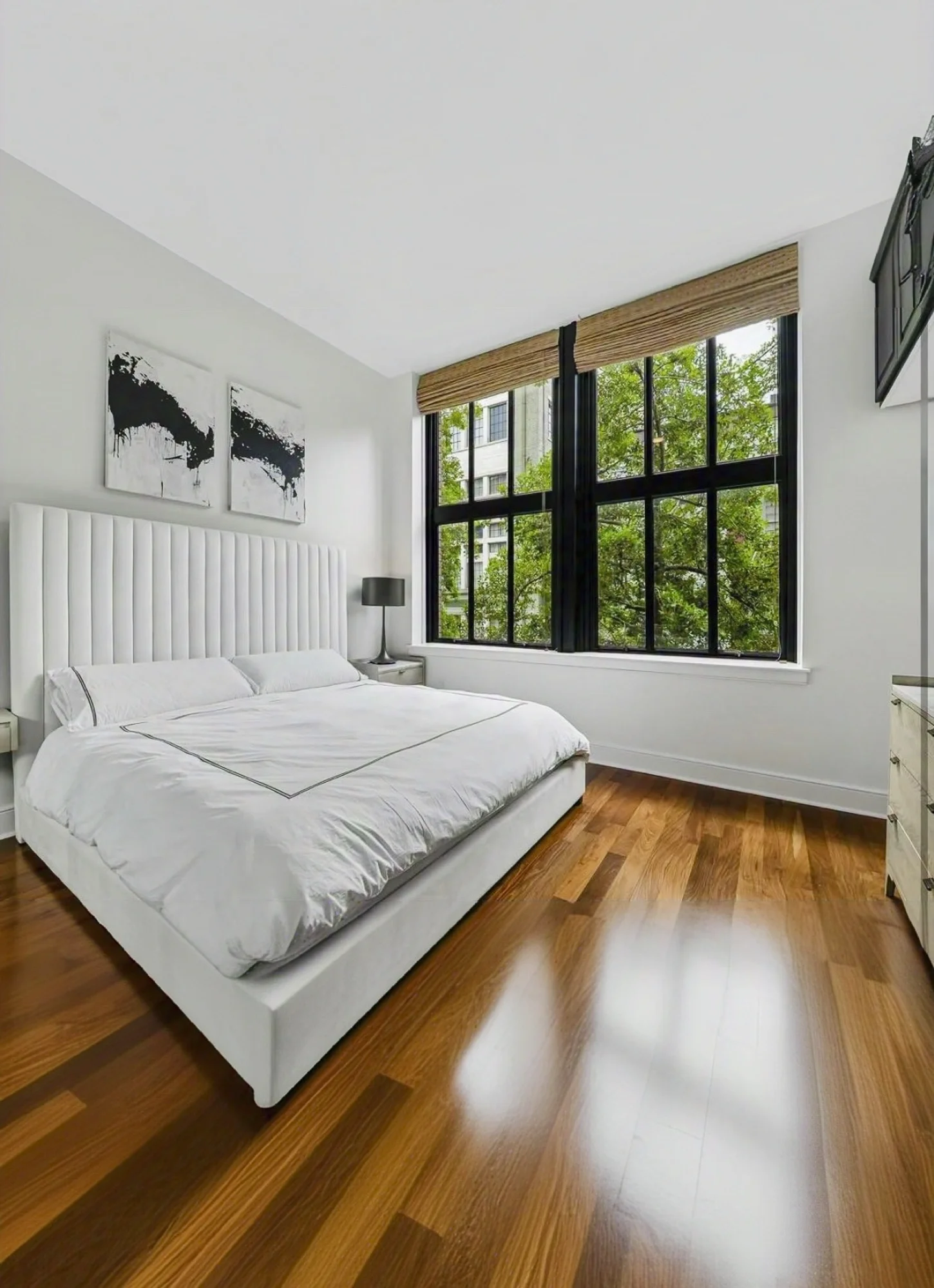 Space: Private Residence, Bedroom
Artist: Tracey Mose, UE Edit