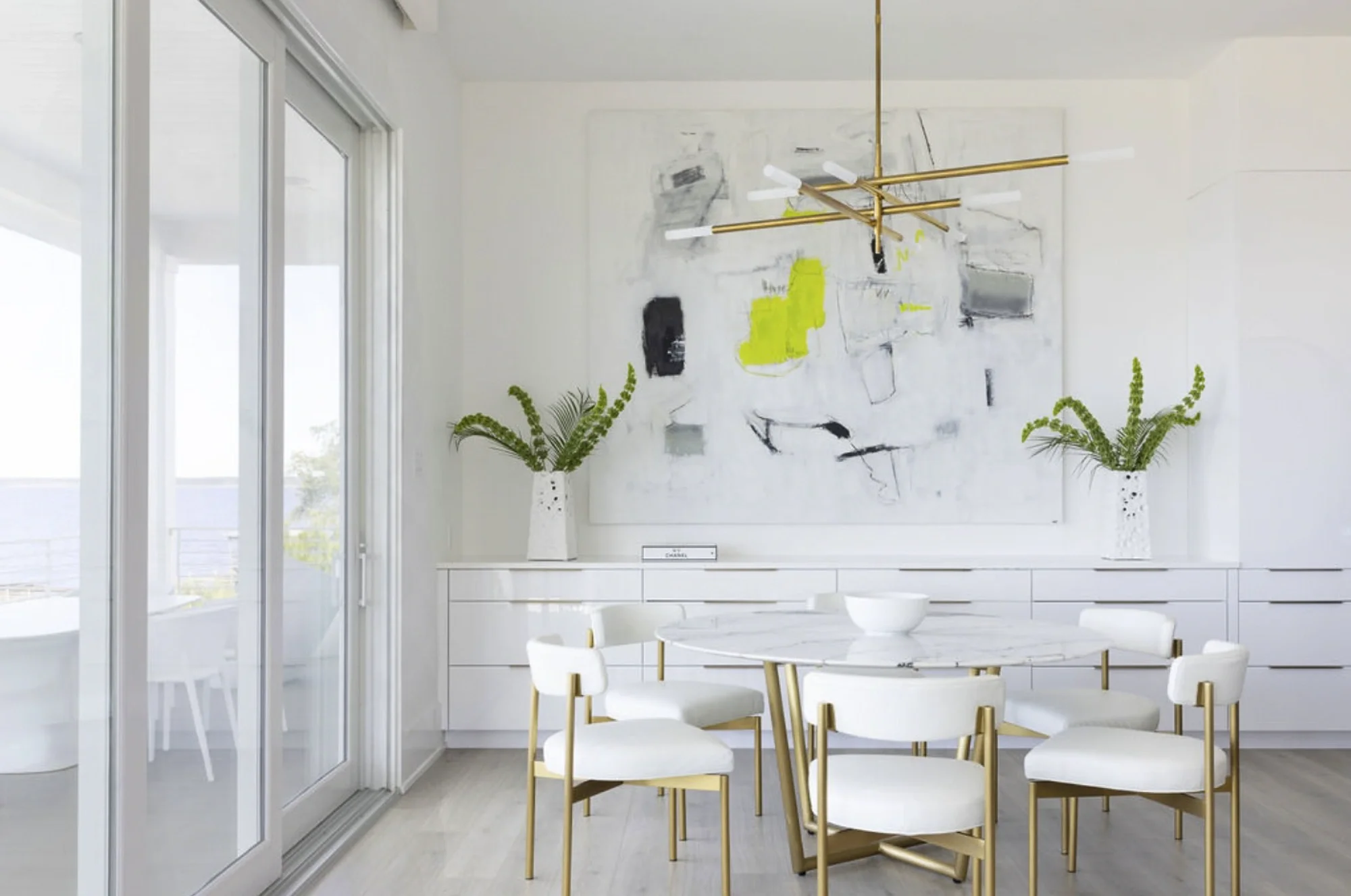 Designer: Villa Vici
Space: Private Residence, Dining Room
Artist: Tracey Mose, UE Edit