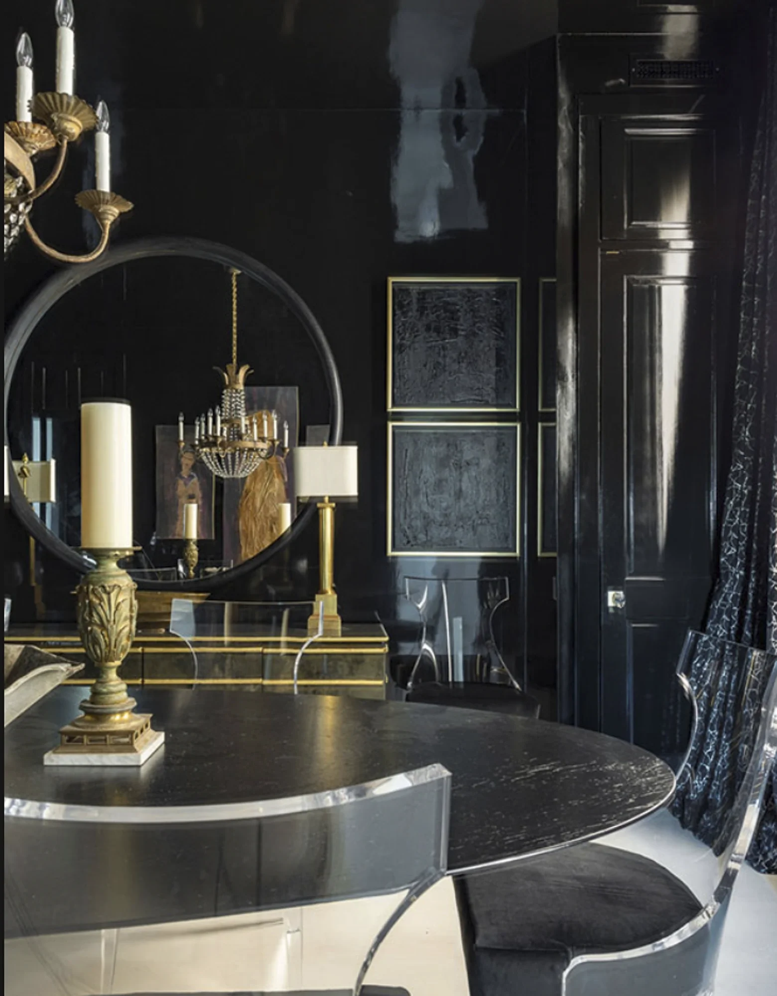 Designer: Villa Vici
Space: Private Residence, Dining Room
Artist: Tracey Mose, Raven