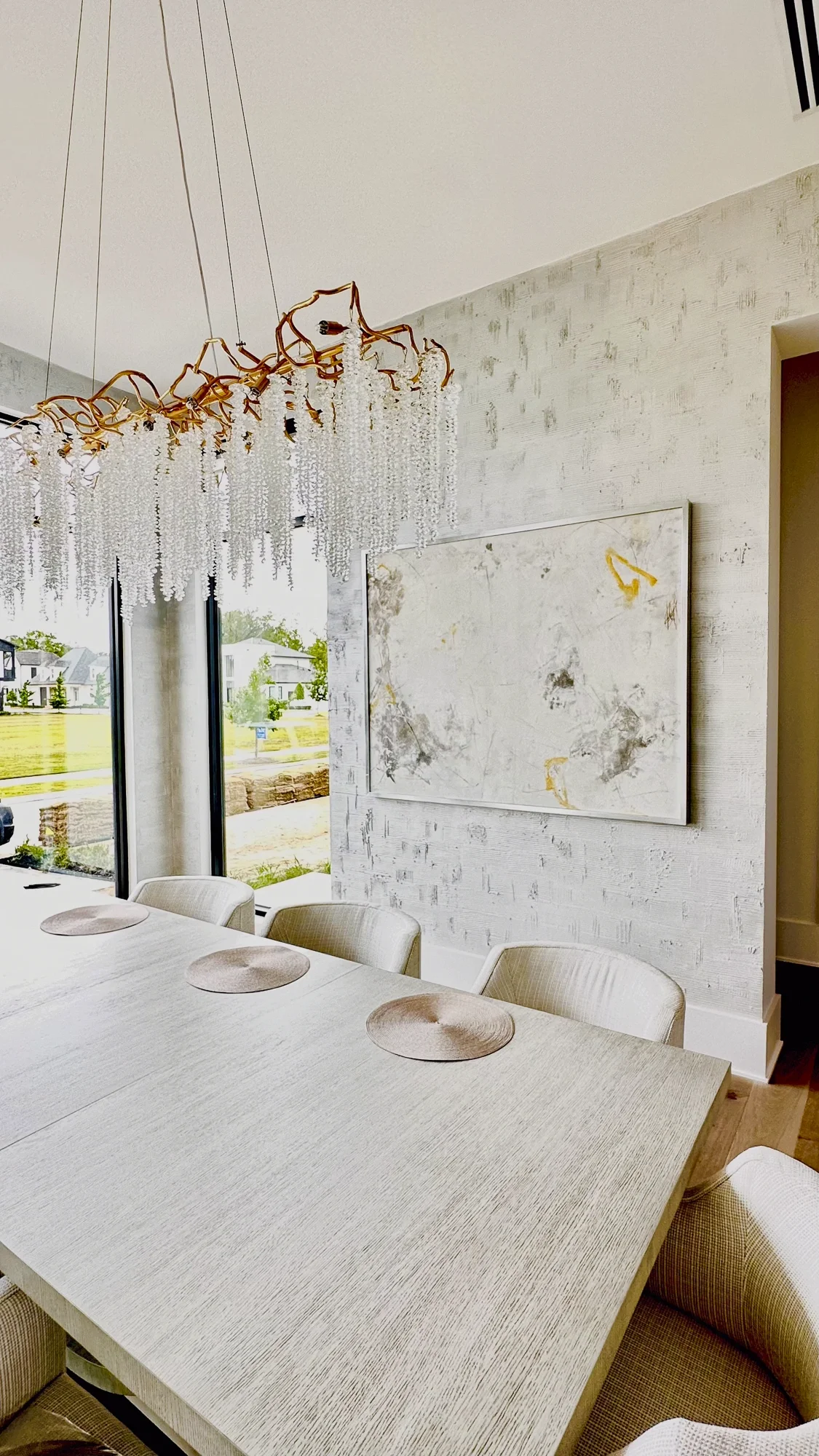 Space: Private Residence, Dining Room
Artist: Tony Mose, On Abstract