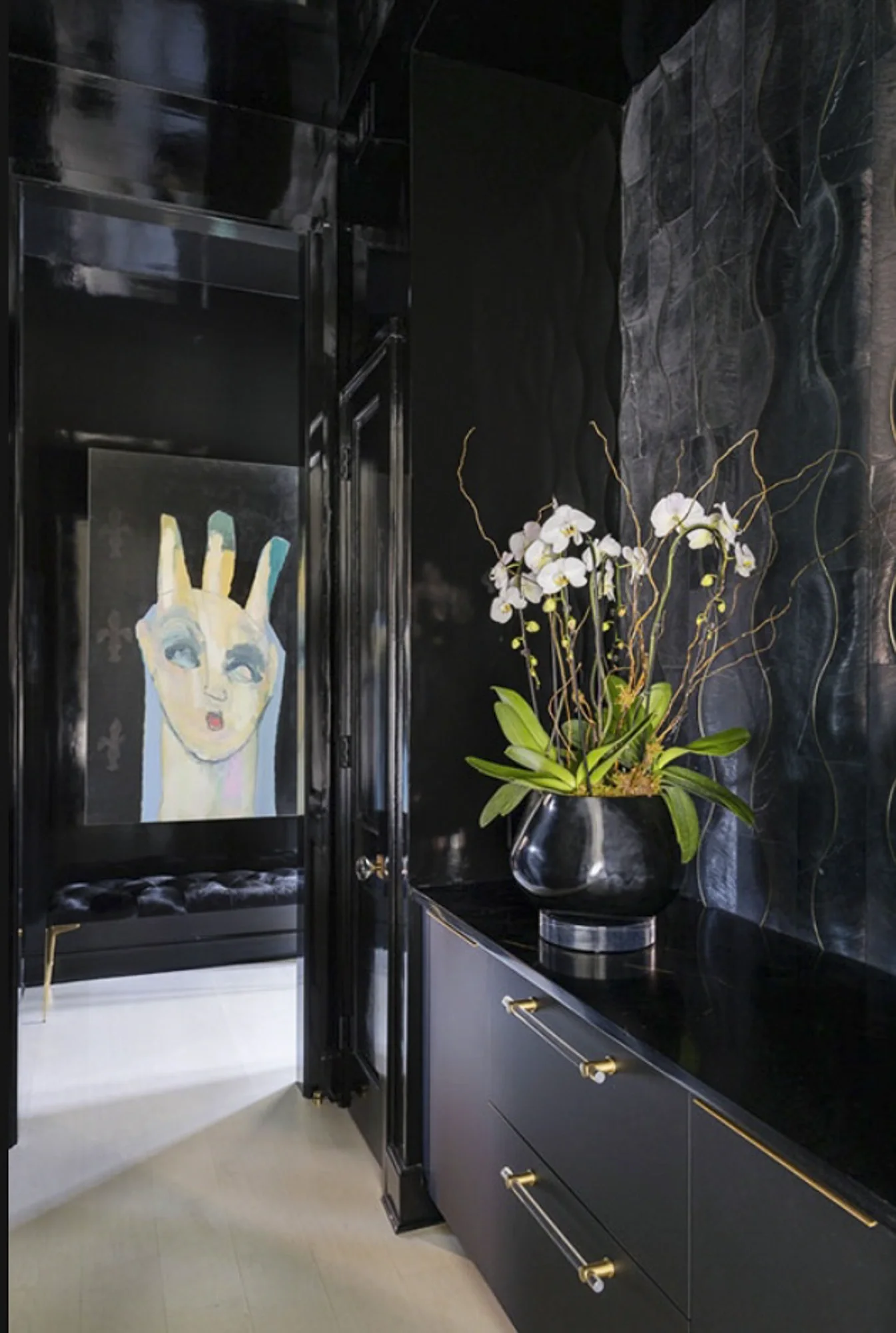 Designer: Villa Vici
Space: Private Residence, Entryway
Artist: Tony Mose, On Figurative