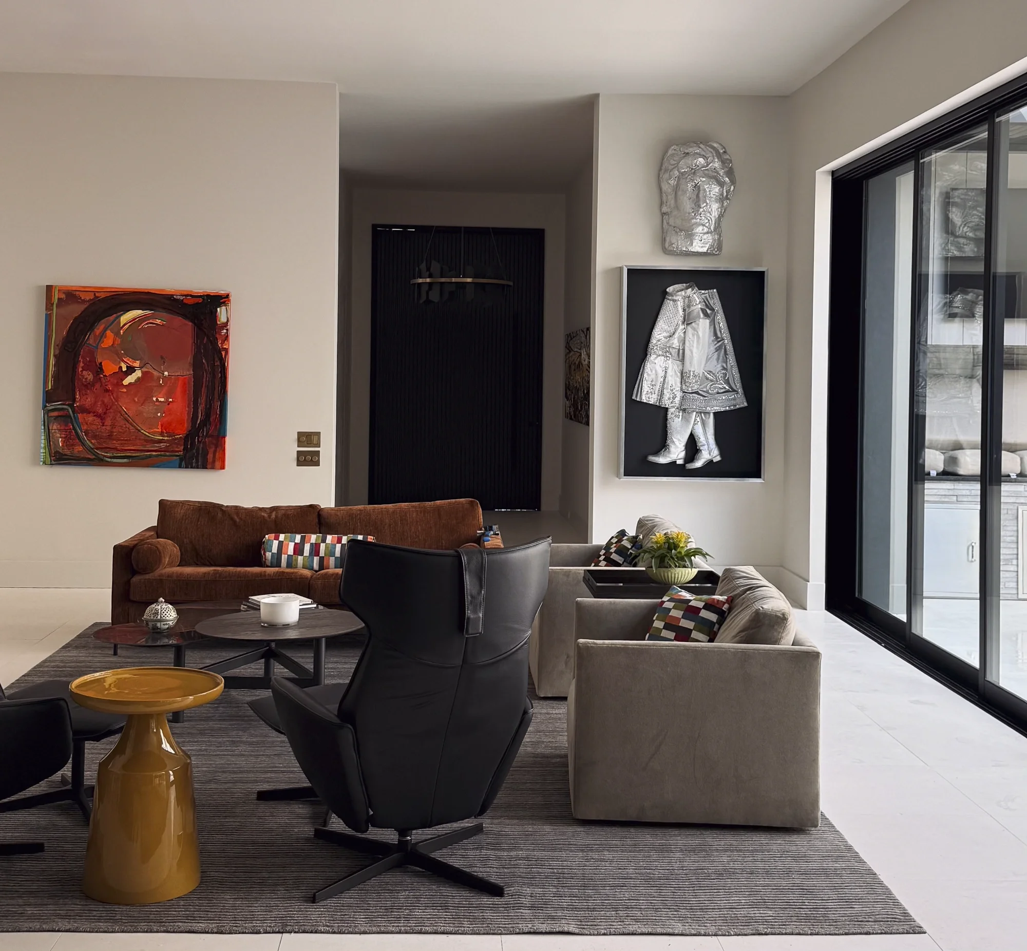 Space: Private Residence, Entertainment Area
Artist: Tony Mose, On Sculpture