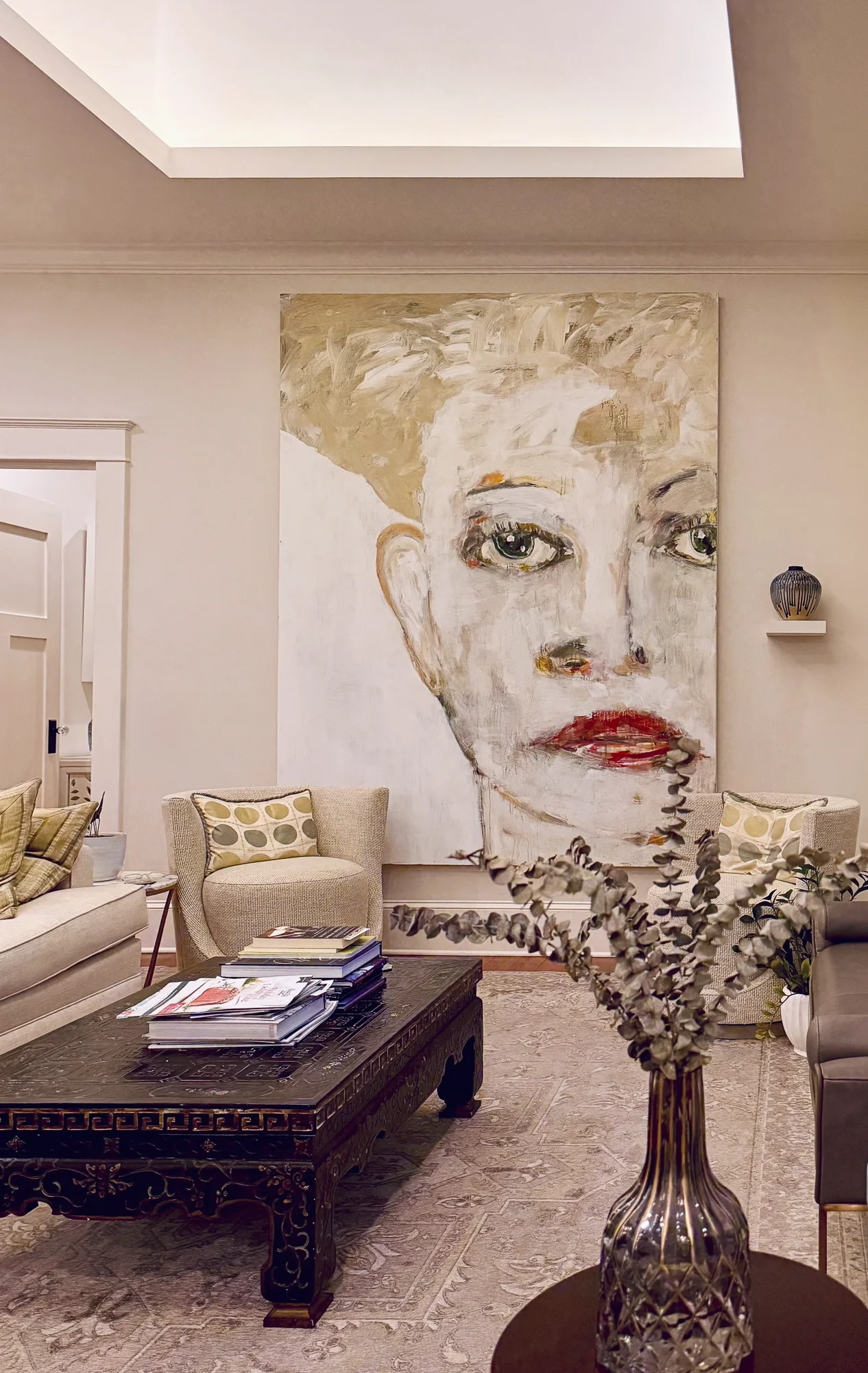 Space: Private Residence, Living Space
Artist: Tony Mose, Up Close