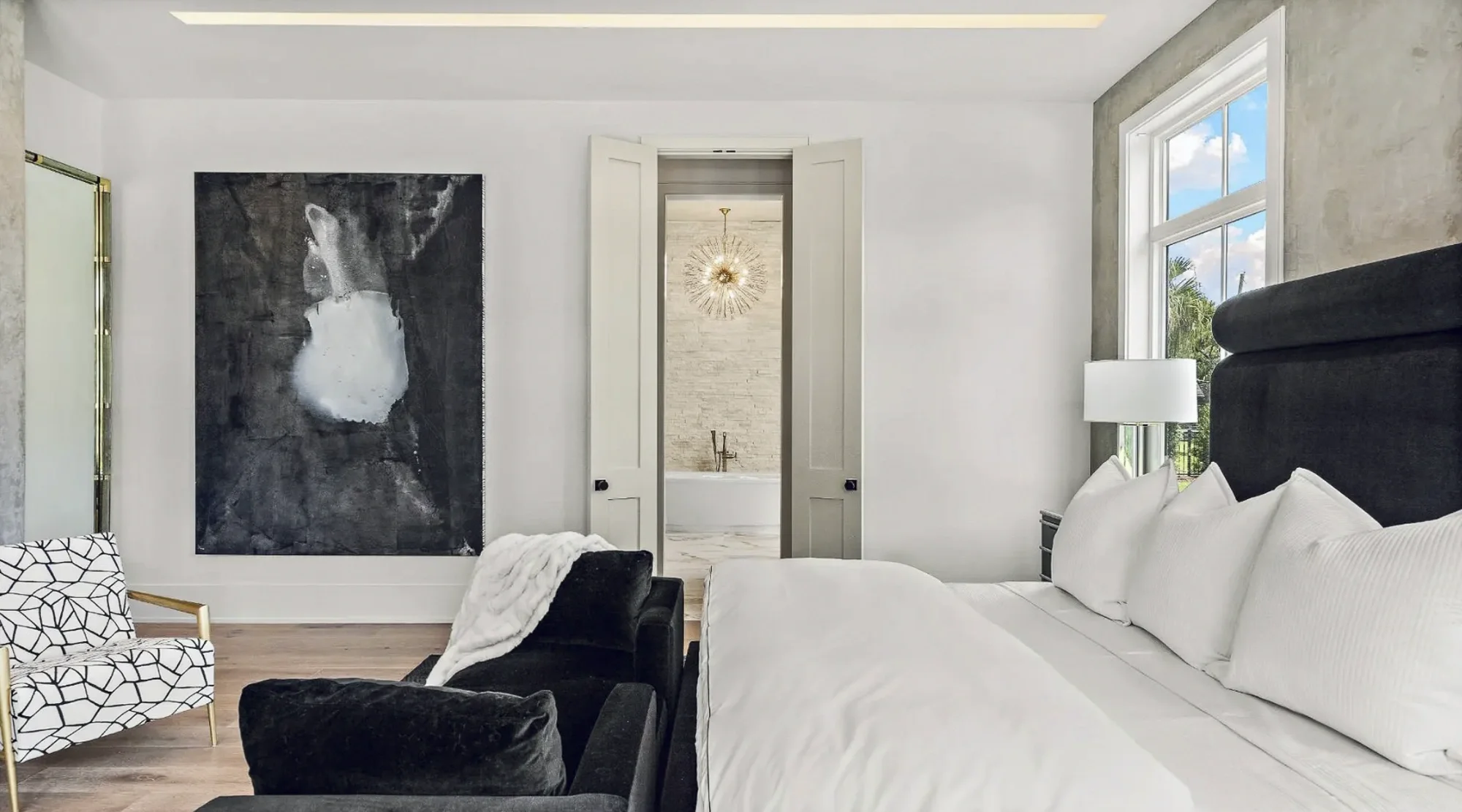 Builder: Troyer Builders
Space: Private Residence, Primary Bedroom
Artist: Tony Mose, On Abstract