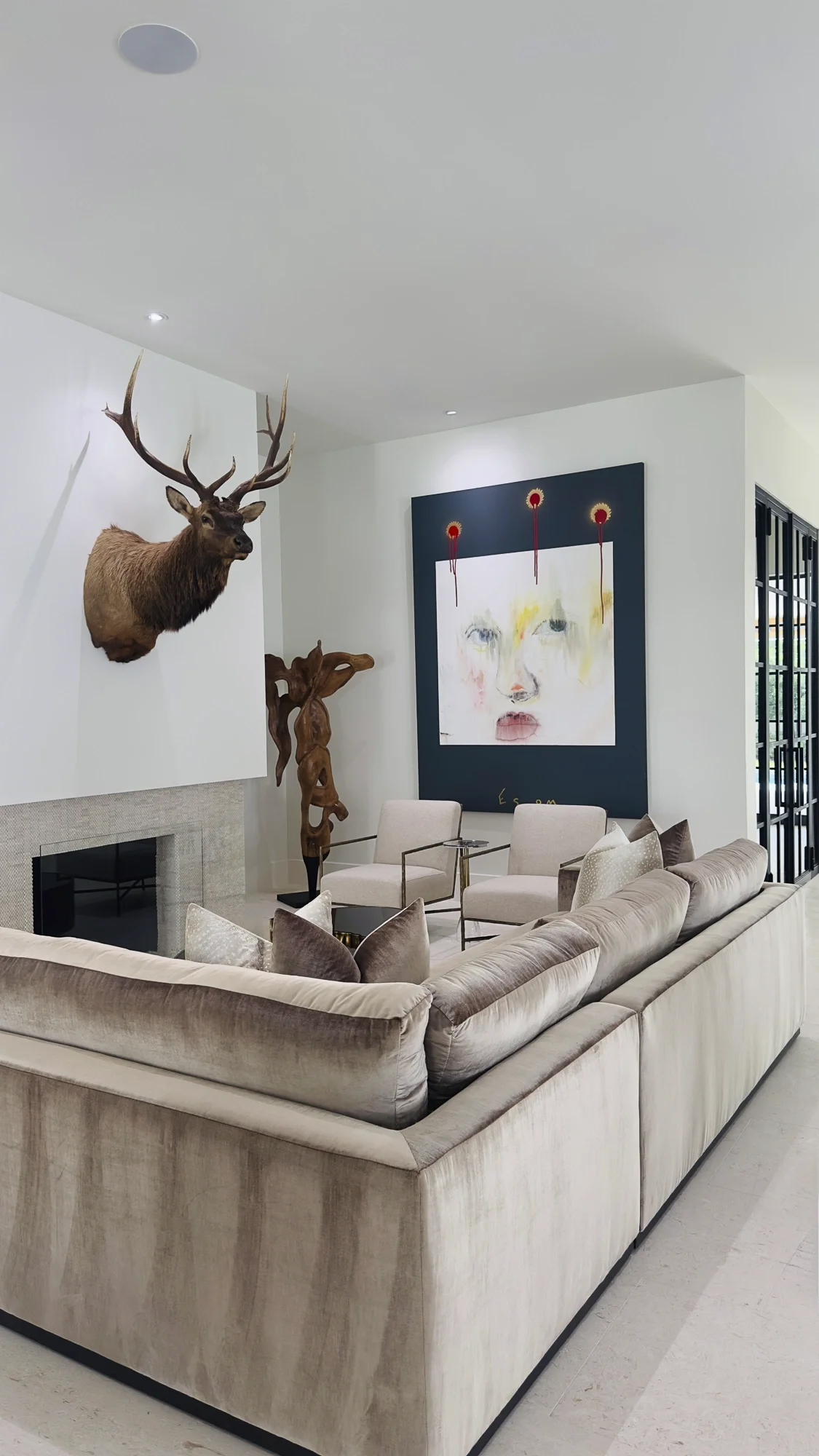 Space: Private Residence, Entertainment Area
Artist: Tony Mose, On Figurative