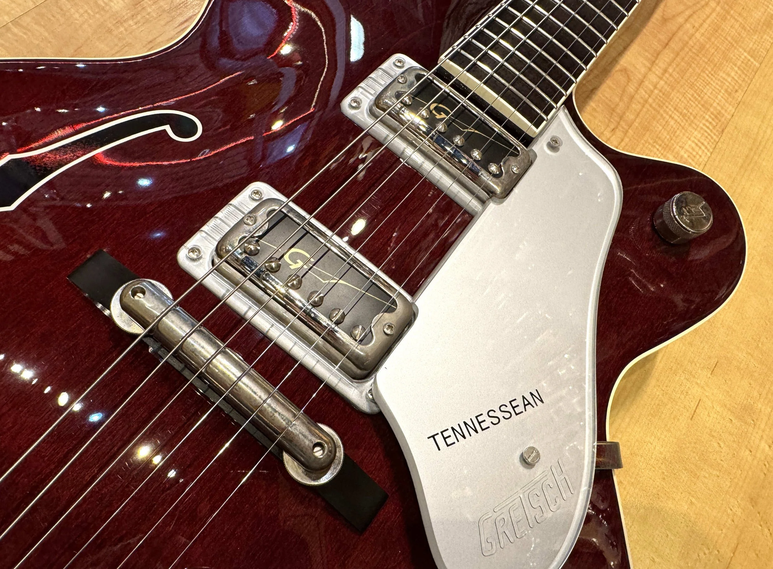 Pickguard of the Gretsch 6119-62HT Tennessean Semi-Hollow Electric Guitar- Used 2001
