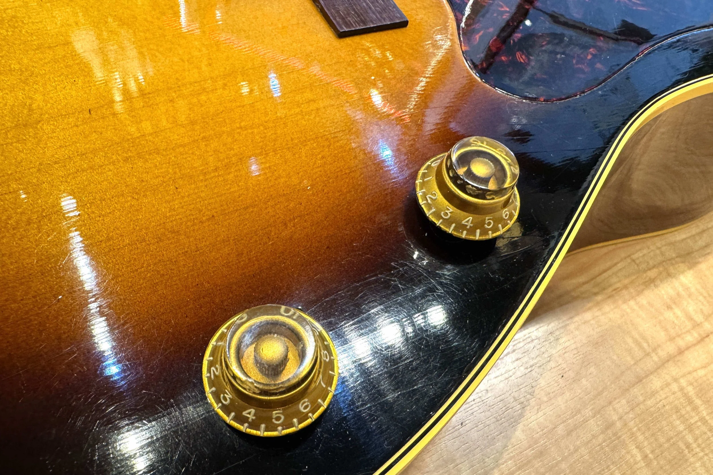 Tone controls of the Gibson J-160E Acoustic-Electric Guitar - Vintage 1959
