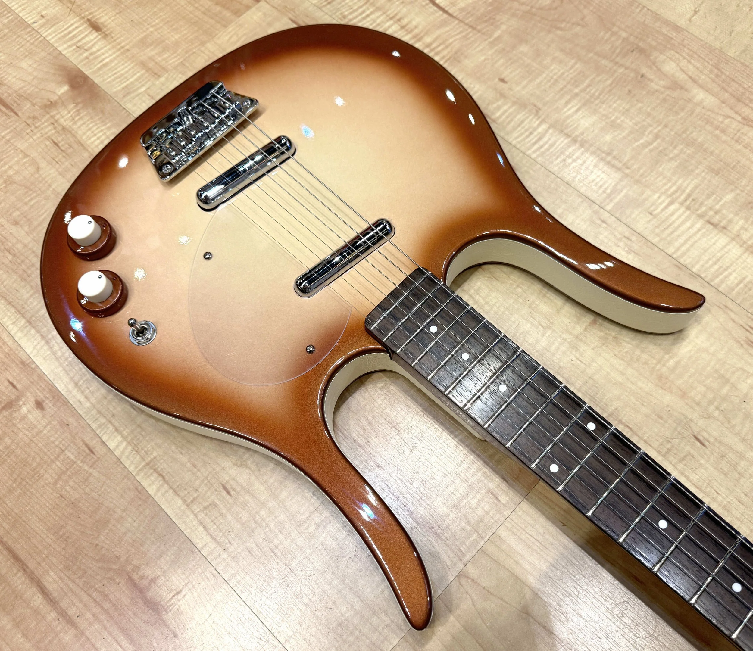 Side of the Danelectro Longhorn Guitar in Copper Burst