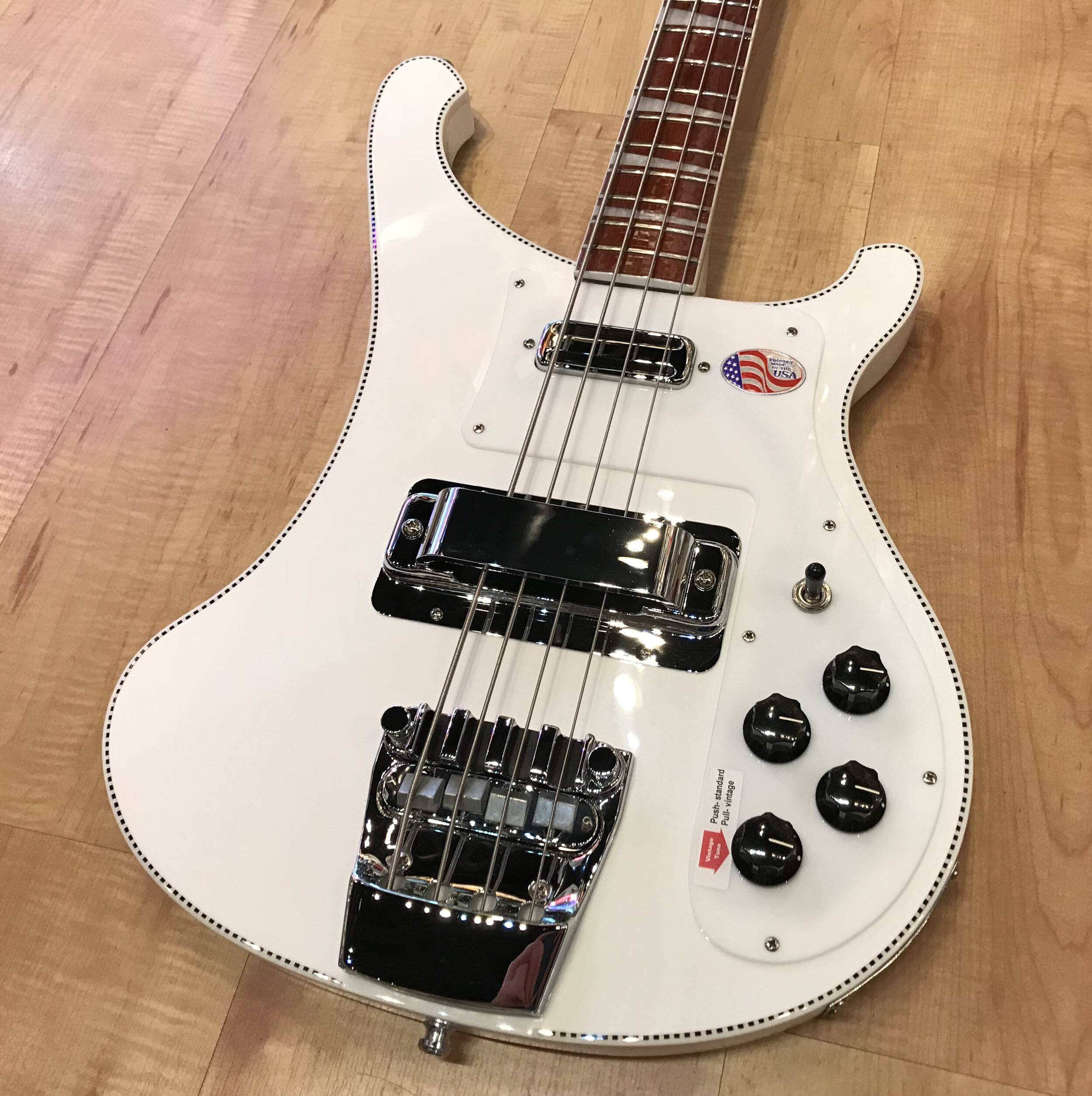 Rickenbacker_4003_CB_VP_Limited_Edition_Fab_Gear_Model_2018_Exclusive_SnoGlo_Snow_Glow_White_Bass_Guitar_74830.jpg