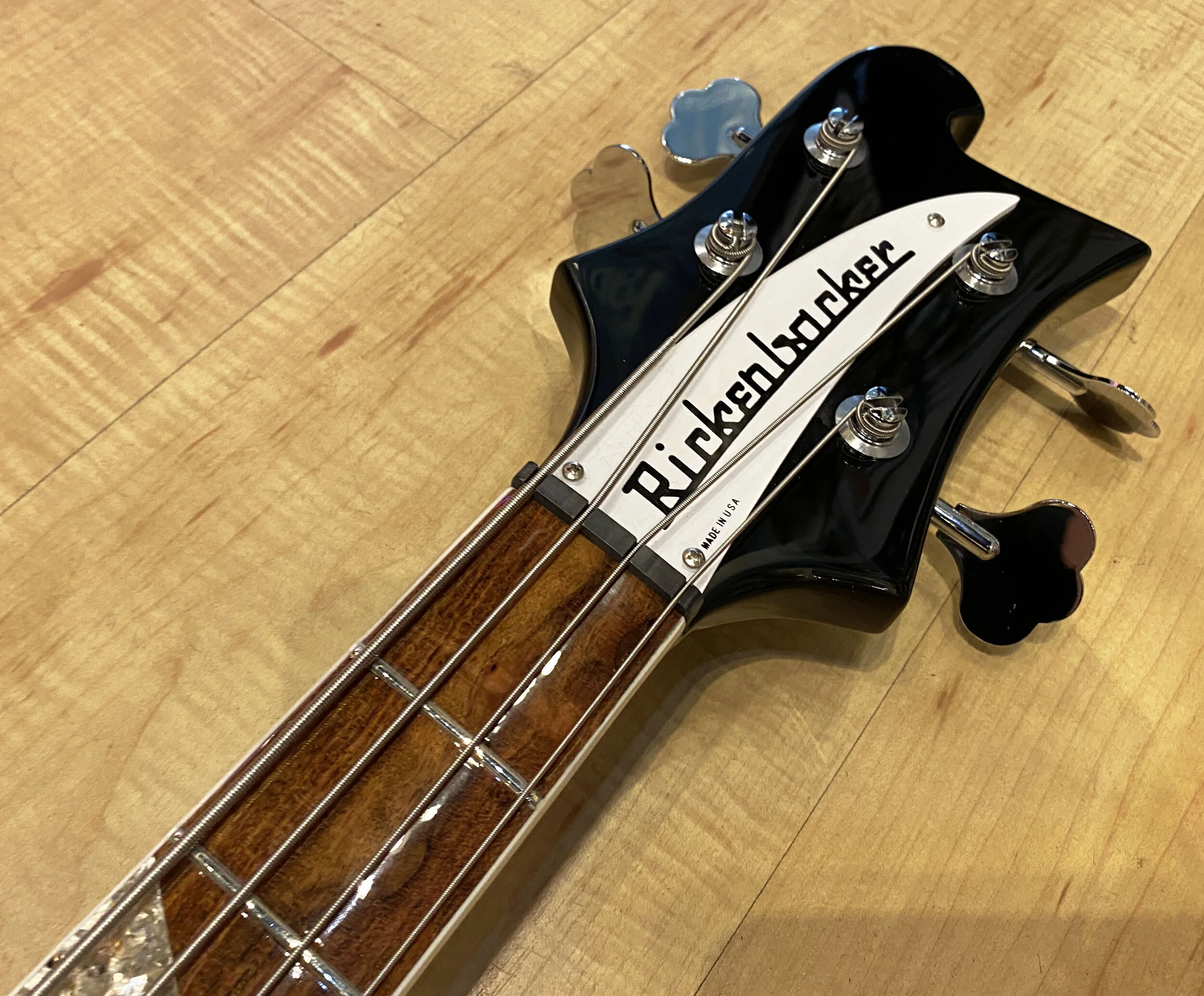 Rickenbacker_90th_Anniversary_4005XC_Bass_JetGlo_4312312.jpg