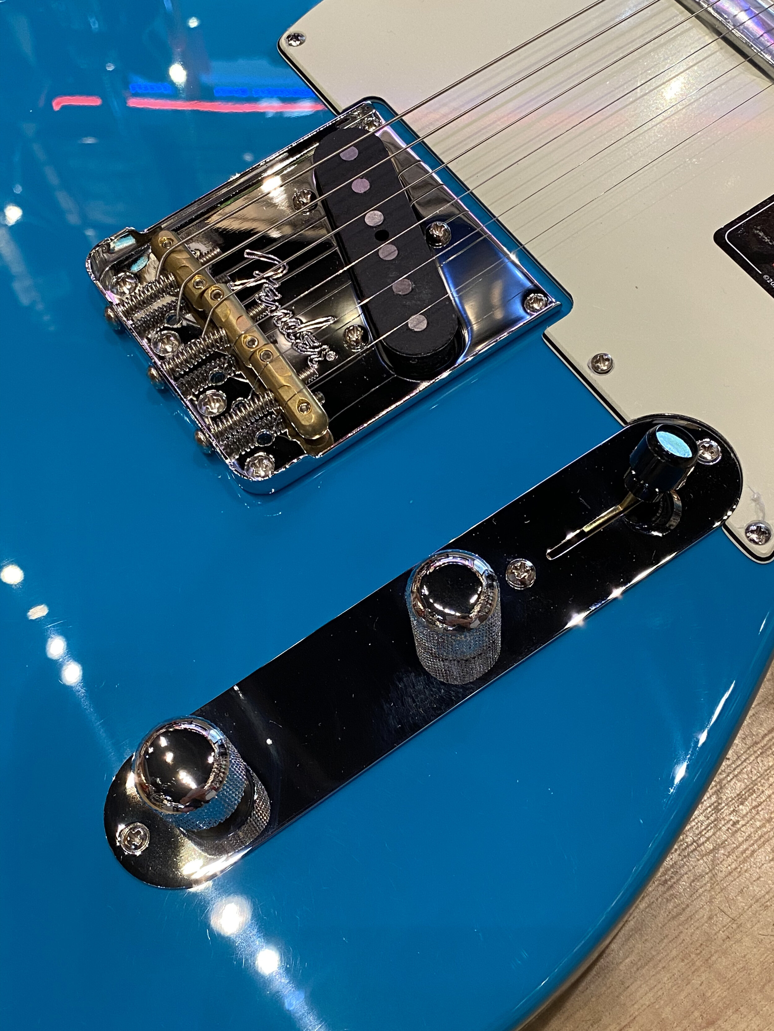 Fender_American_Professional_II_Telecaster_Electric_Guitar_Blackguard_Tele_Miami_Blue_10