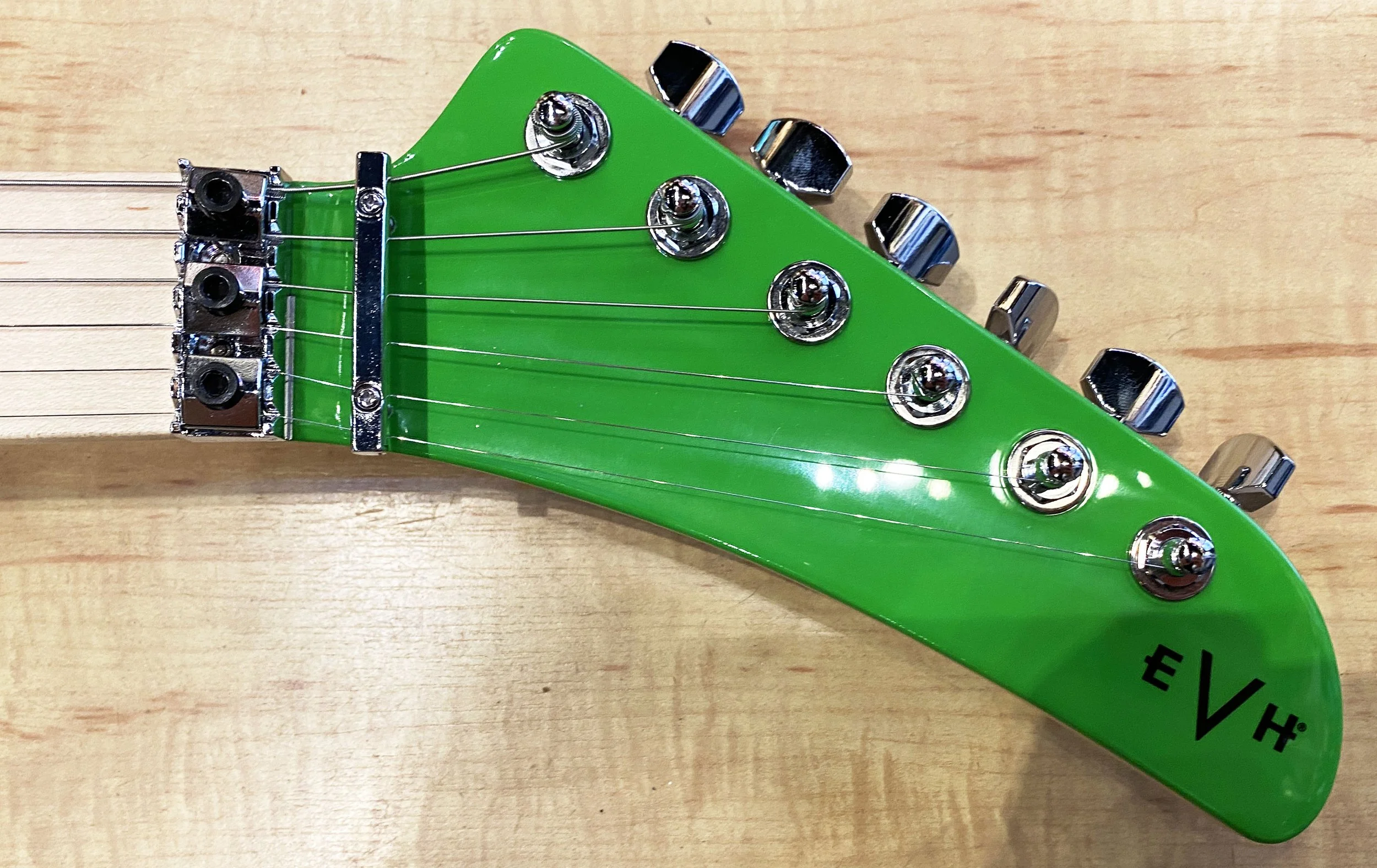 EVH_5150_Series_Standard_Guitar_Slime_Green_10