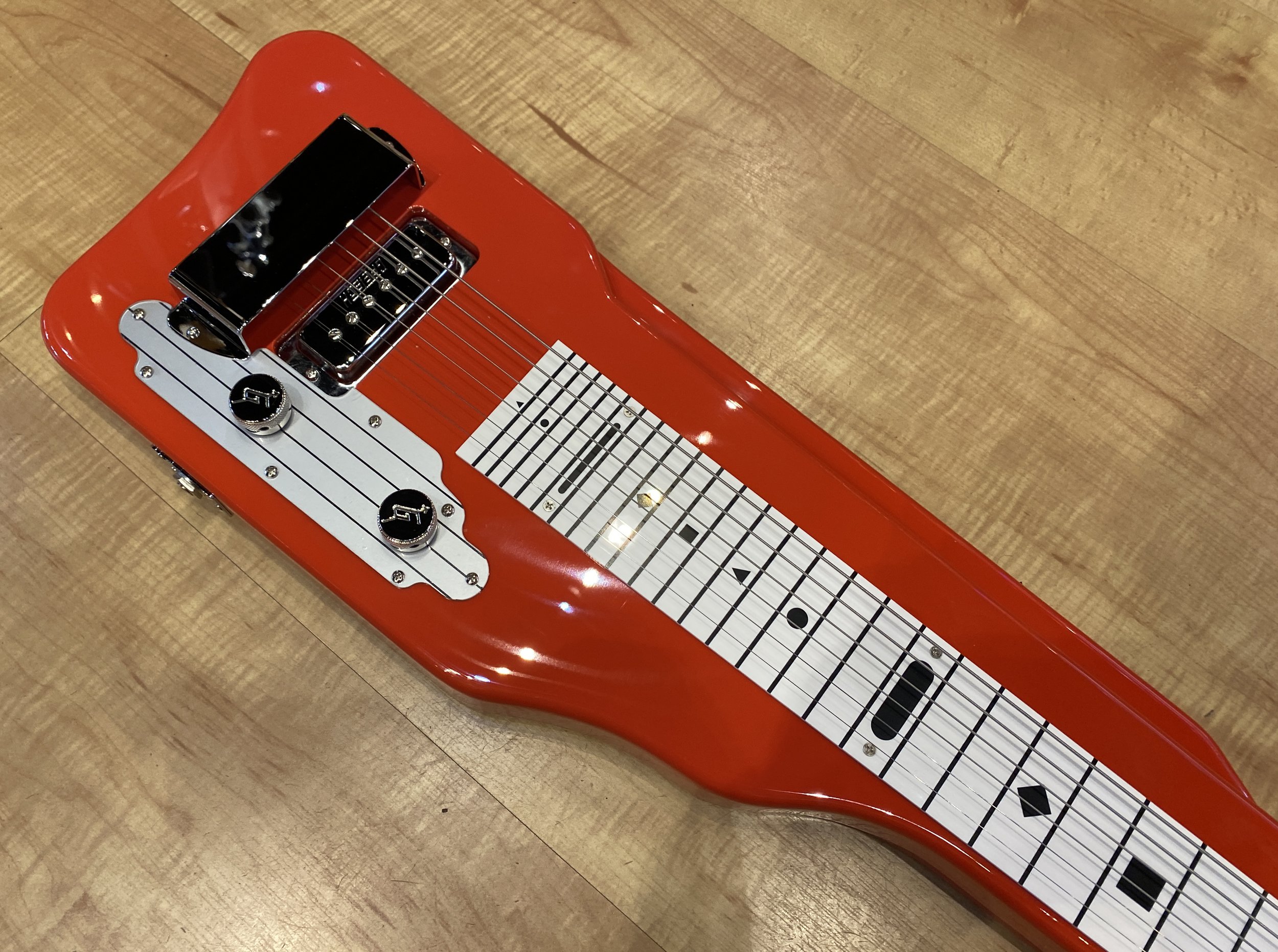 Gretsch_G5700_Electromatic_Lap_Steel_Tahiti_Red_7