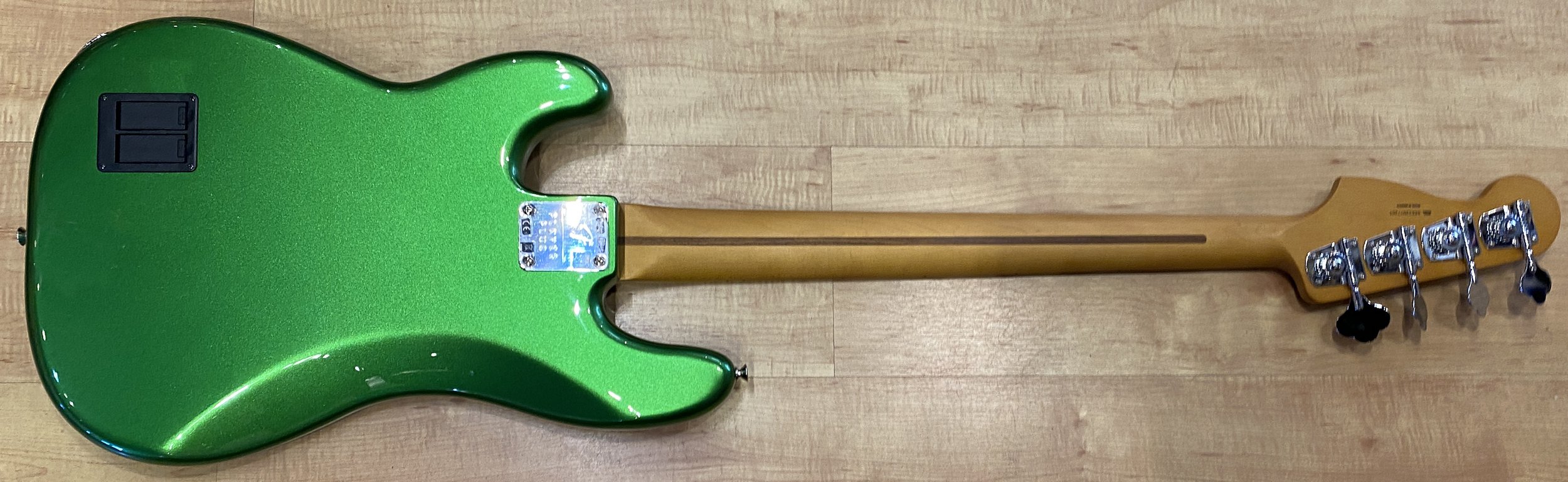 Fender_Player_Plus_Active_P_Bass_Cosmic_Jade_3