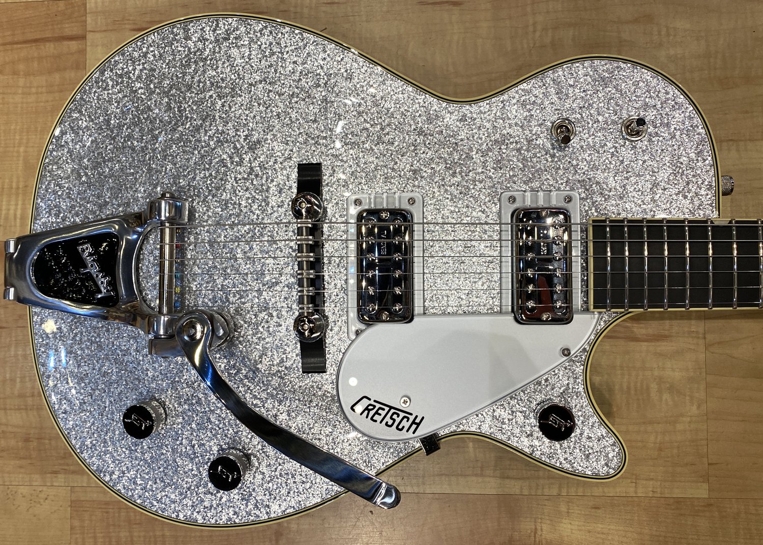 ortodoks Monet Mew Mew Gretsch G6129T-59 Vintage Select '59 Silver Jet with Bigsby TV Jones Silver  Sparkle — Andy Babiuk's Fab Gear