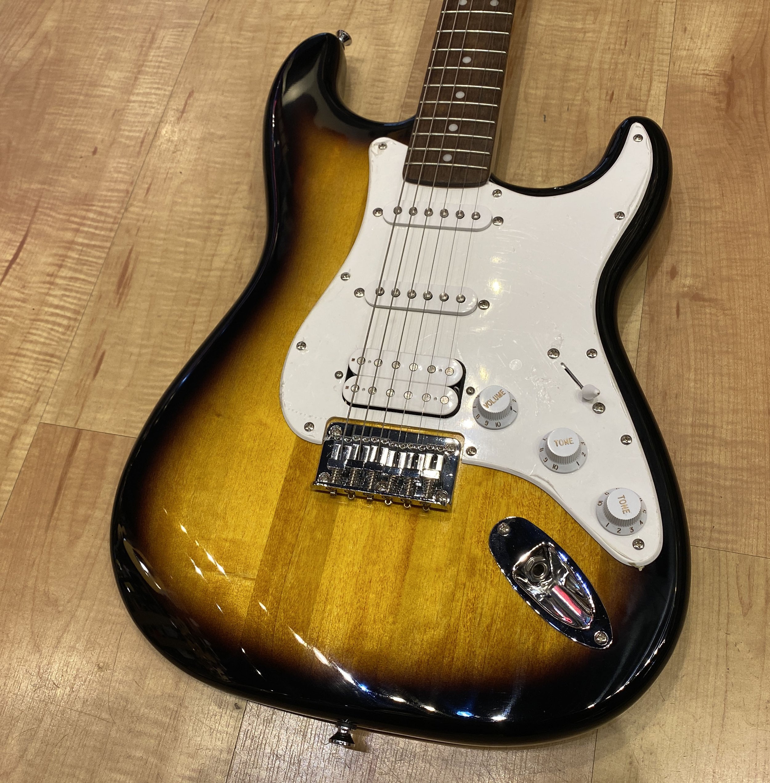 Squier Bullet Stratocaster HT Electric Guitar Brown Sunburst — Andy  Babiuk's Fab Gear