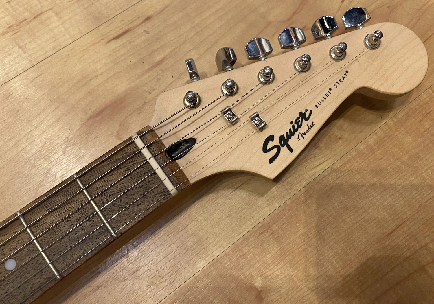 Squier 重 by Fender Bullet Stratocaster 美品 売買された 