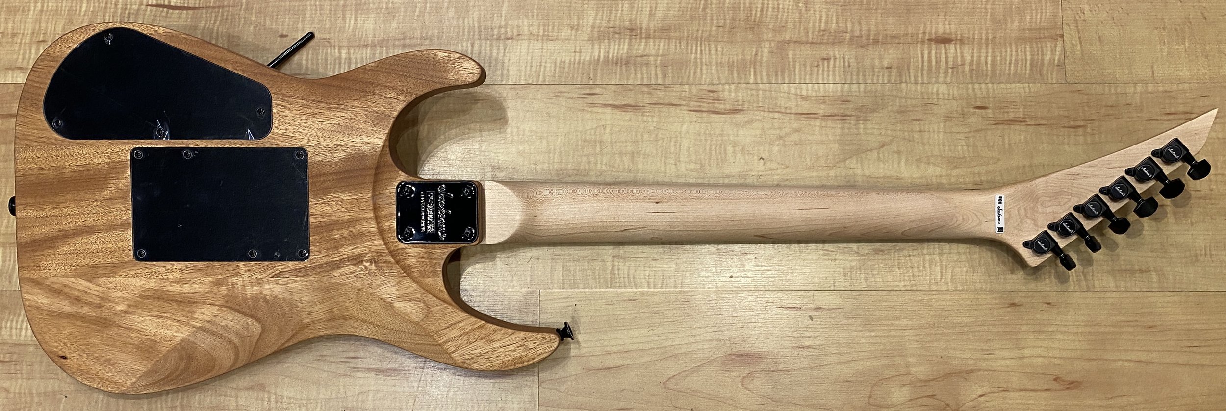 Jackson_JS_Series_Dinky_Arch_Top_JS32_DKA_Natural_9335.jpg