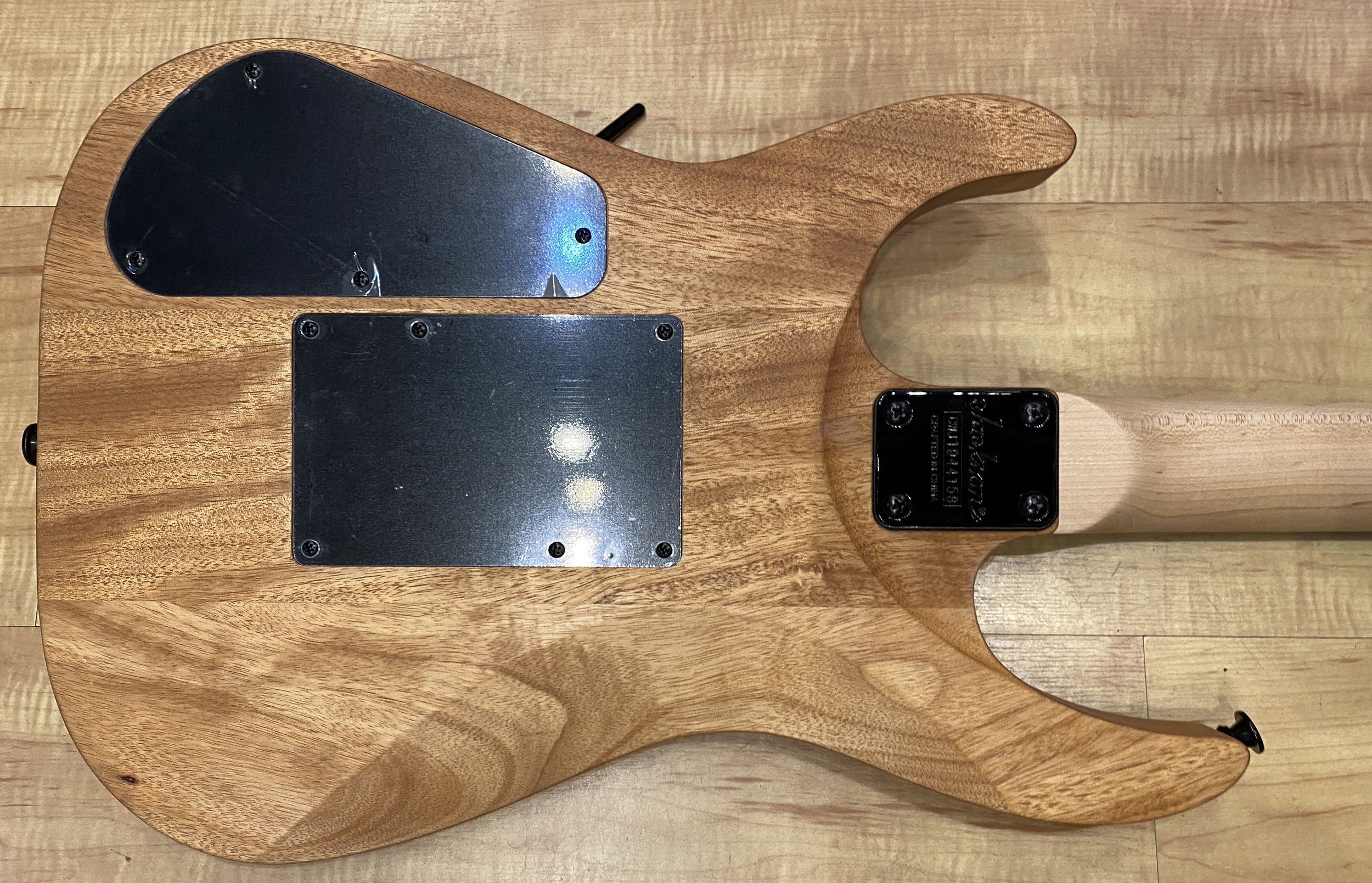Jackson_JS_Series_Dinky_Arch_Top_JS32_DKA_Natural_9337.jpg