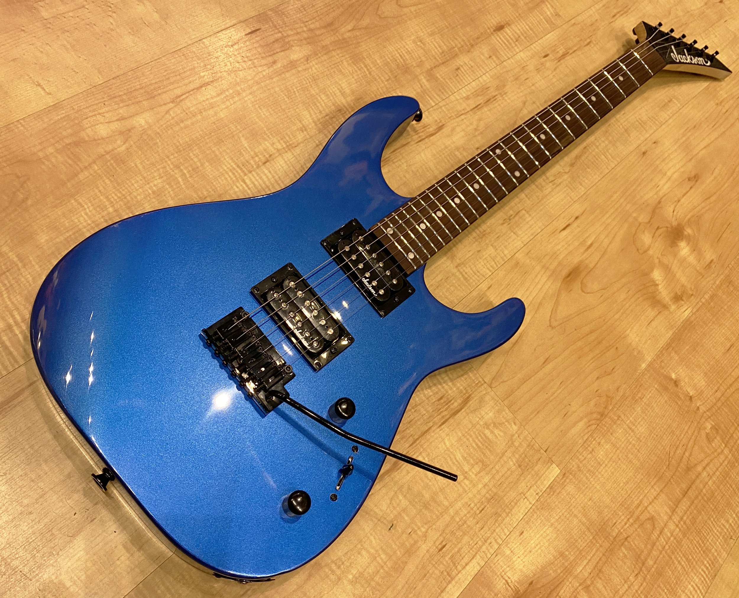 Jackson_JS_Series_Dinky_JS11_Gloss_Blue_9296.jpg