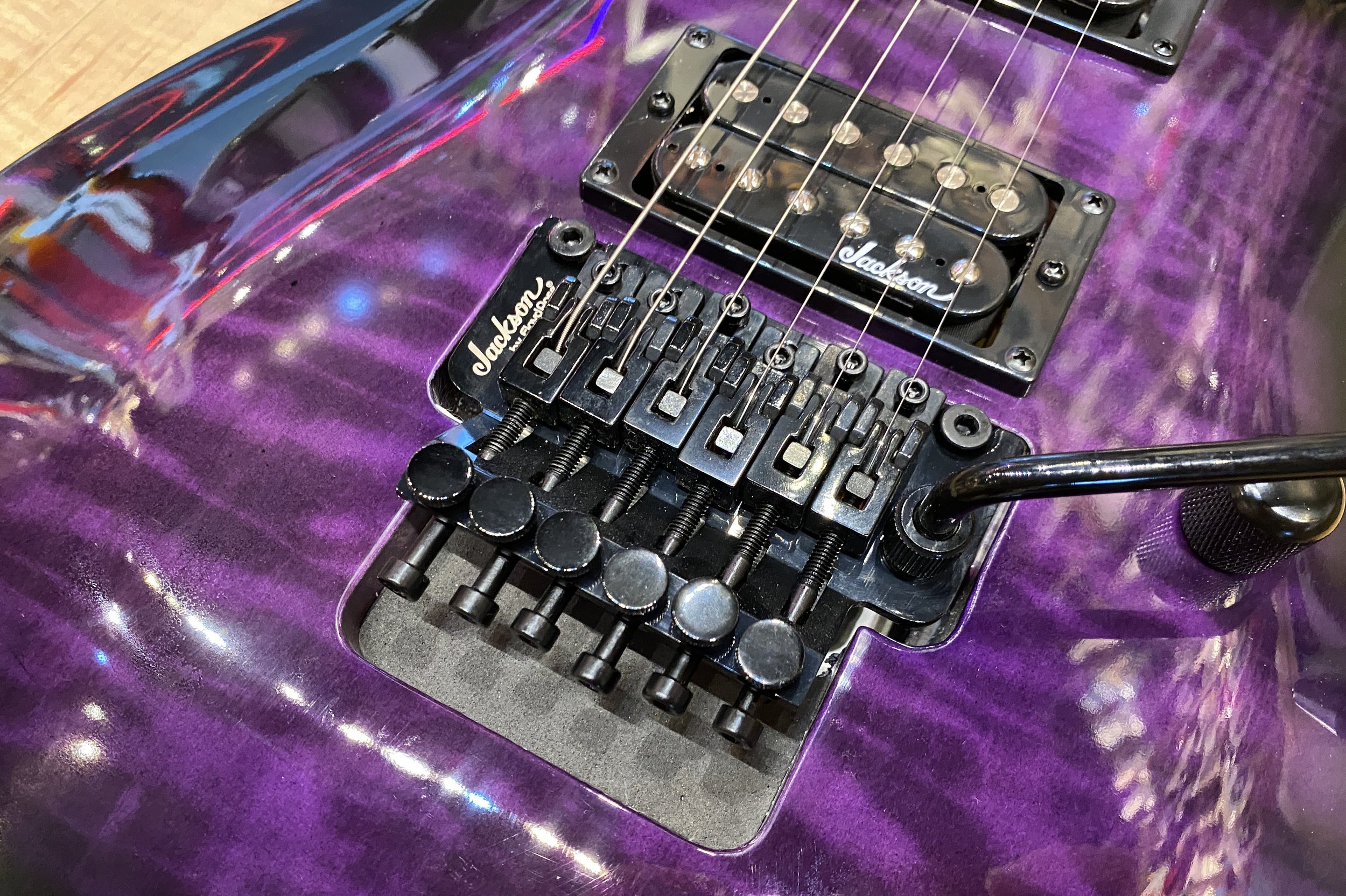 Jackson_JS_Series_Dinky_Arch_Top_JS32Q_DKA_Quilt_Top_Transparent_Purple_Burst_9235.jpg