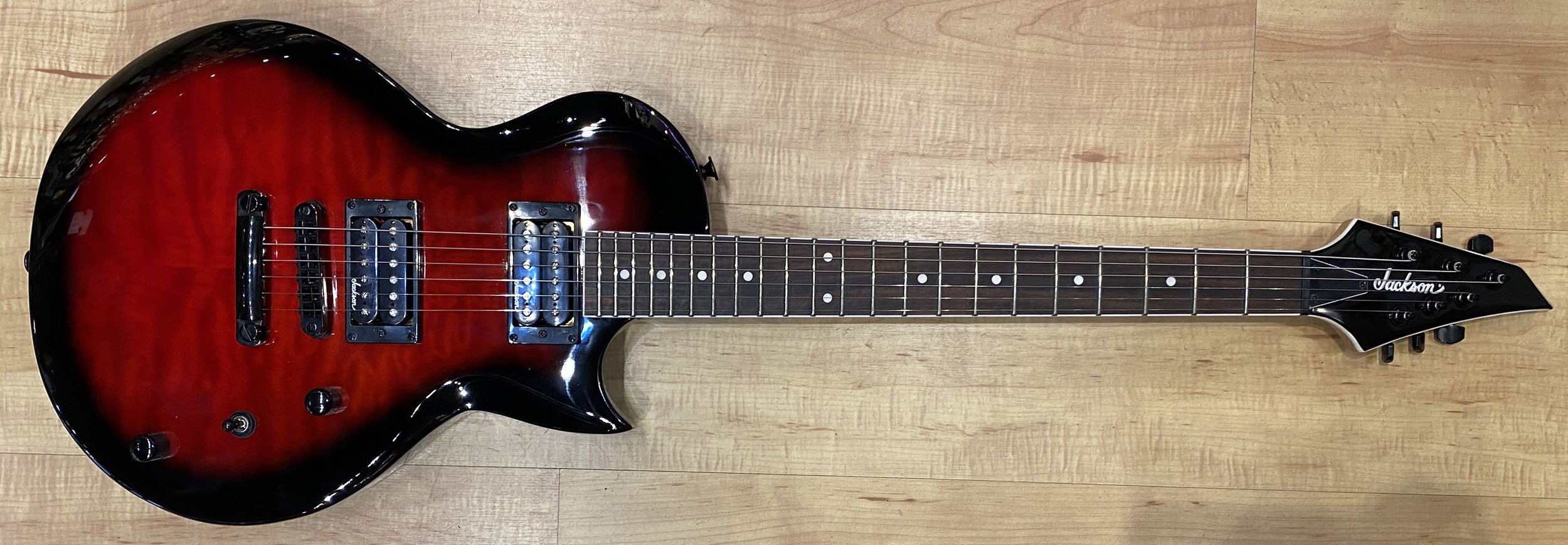 Jackson_JS_Series_Monarkh_SC_JS22Q_Transparent_Cherry_Burst_9466.jpg