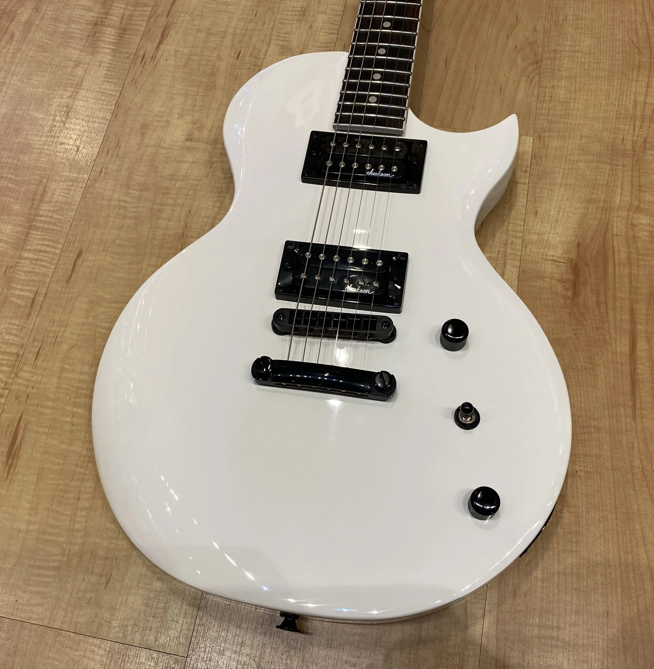 Jackson_JS_Series_Monarkh_SC_JS22_Electric_Guitar_White_9641.jpg