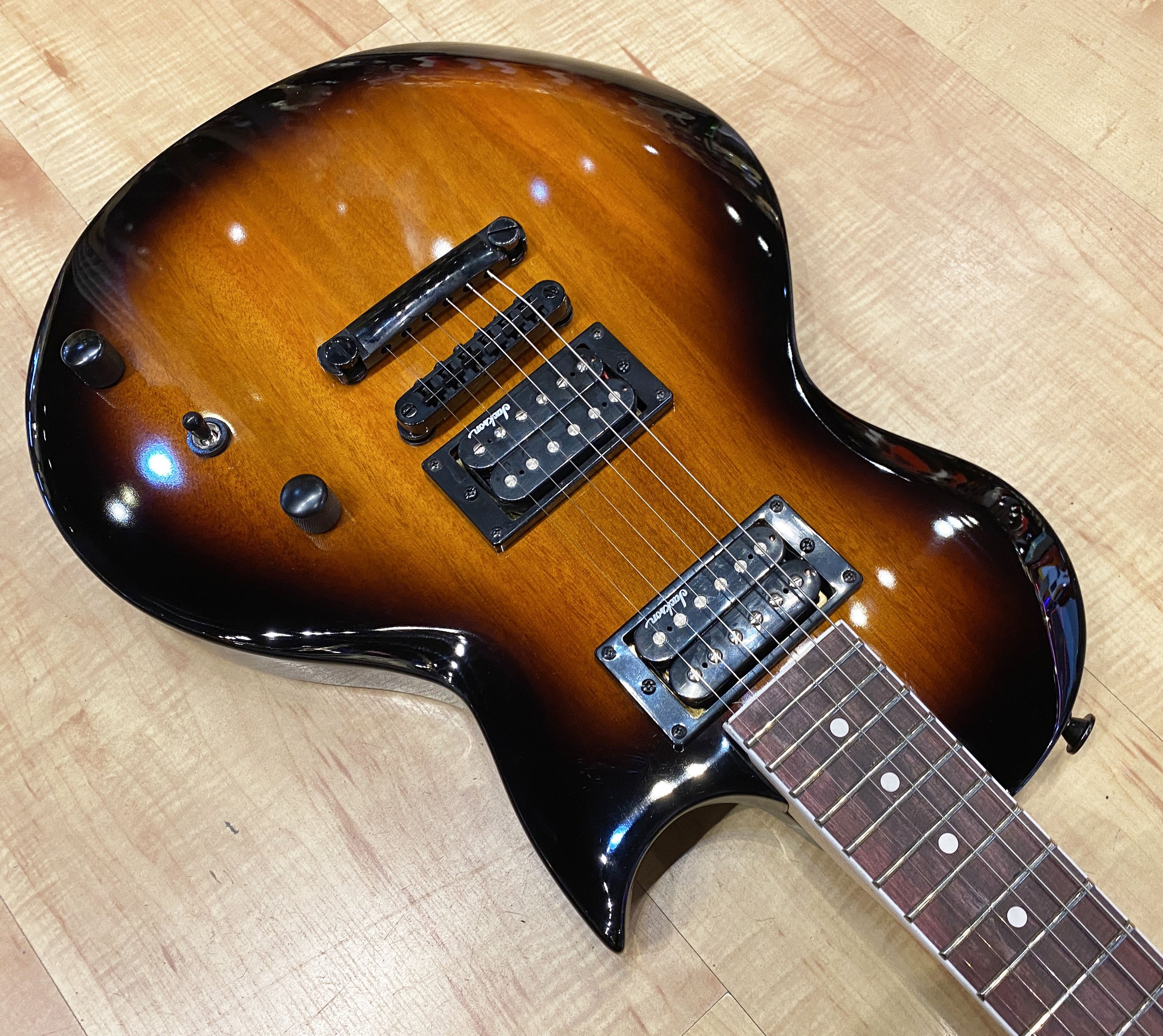 Jackson_JS_Series_Monarkh_SC_JS22_Electric_Guitar_Tobacco_Burst_9507.jpg