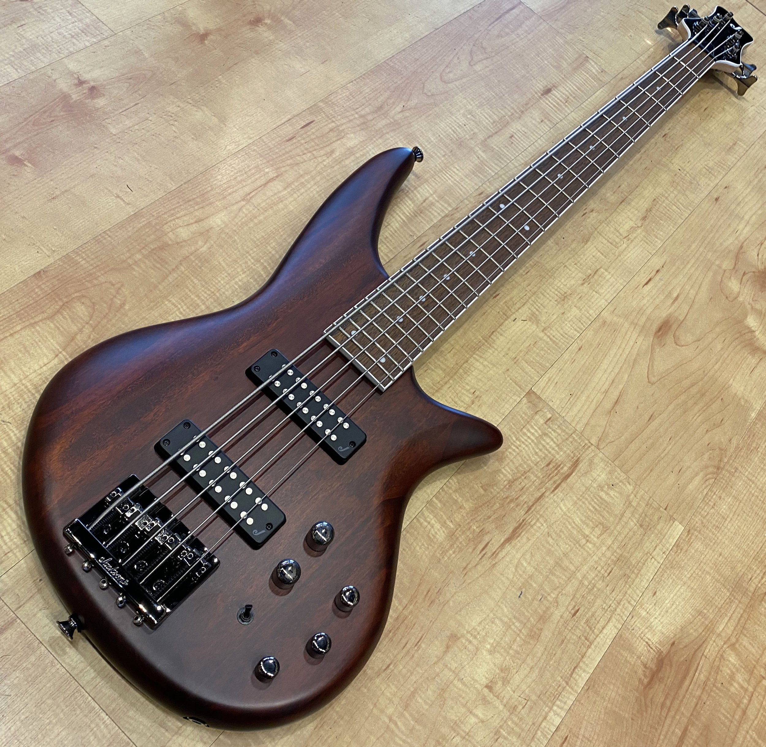 Jackson_JS_Series_Spectra_Bass_JS3V_Walnut_Stain_6756.jpg