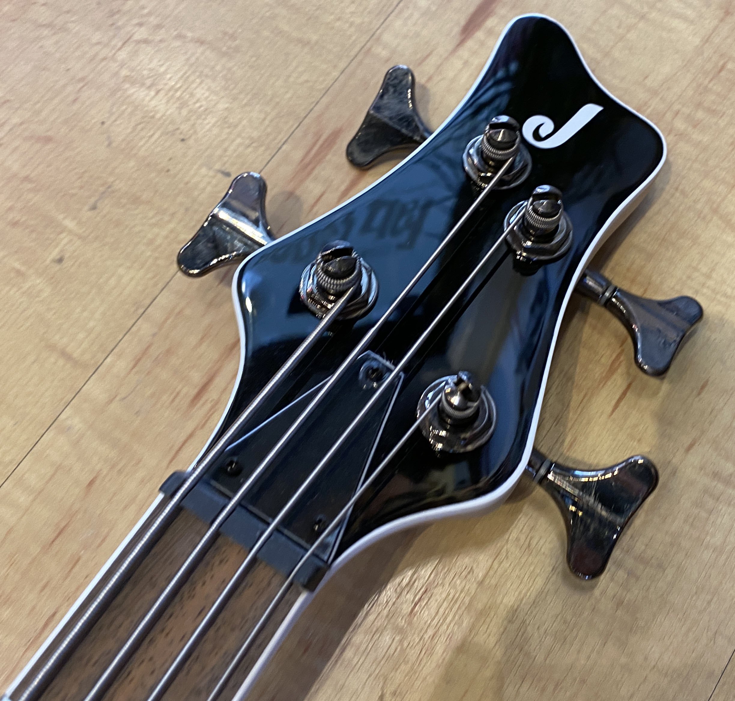 Jackson_JS_Series_Spectra_Bass_JS3_Silverburst_6676.jpg