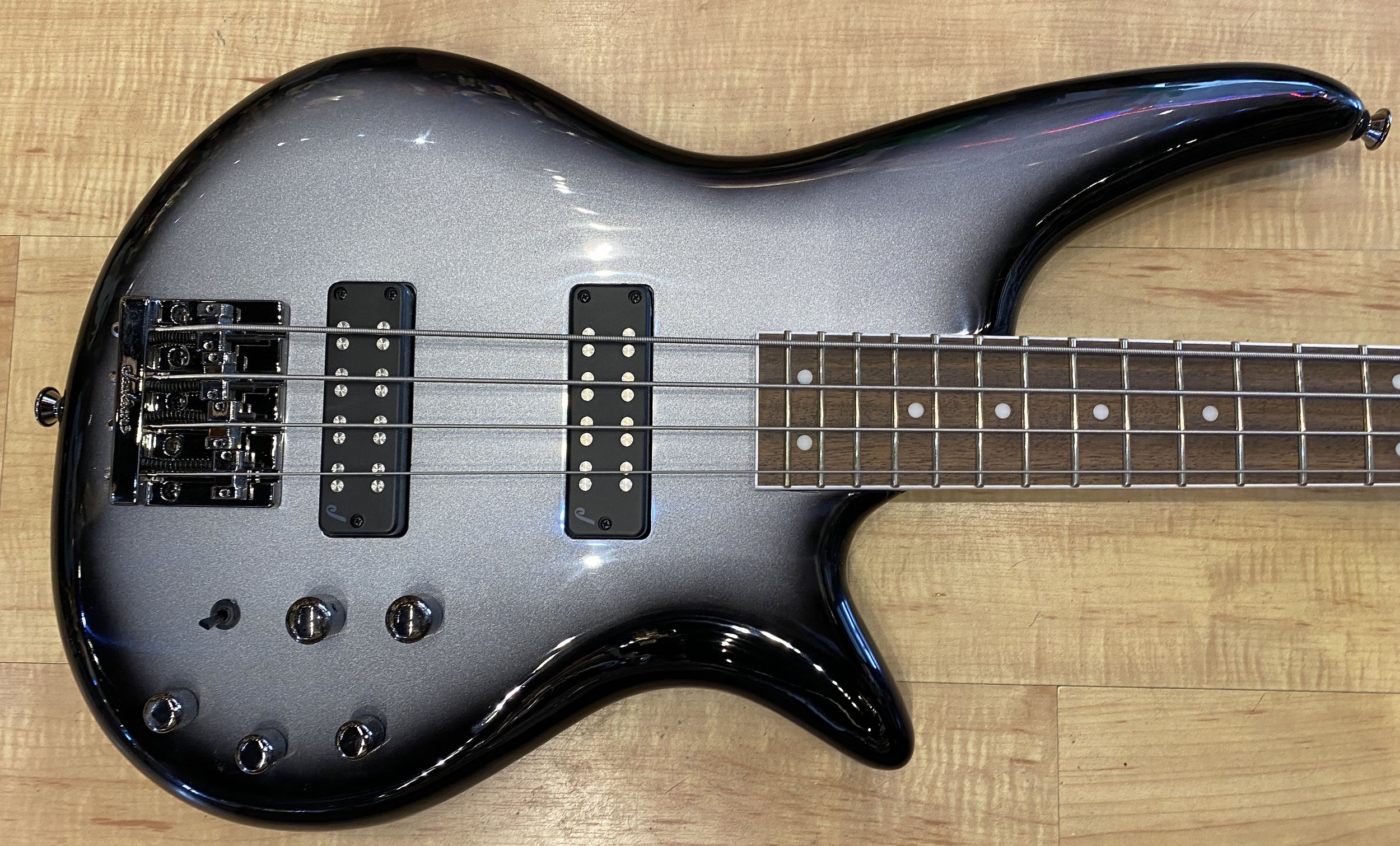 Jackson_JS_Series_Spectra_Bass_JS3_Silverburst_6672.jpg