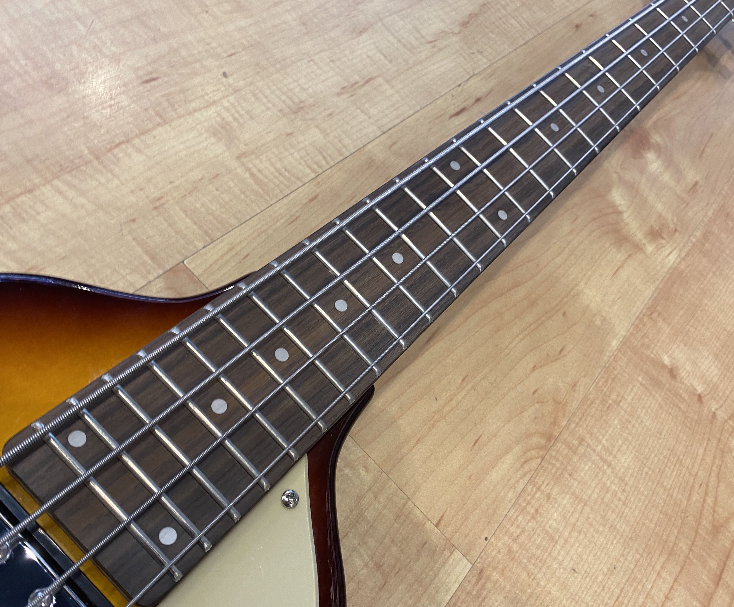 Höfner_Shorty_Violin_Bass_Short_Scale_4902.jpg