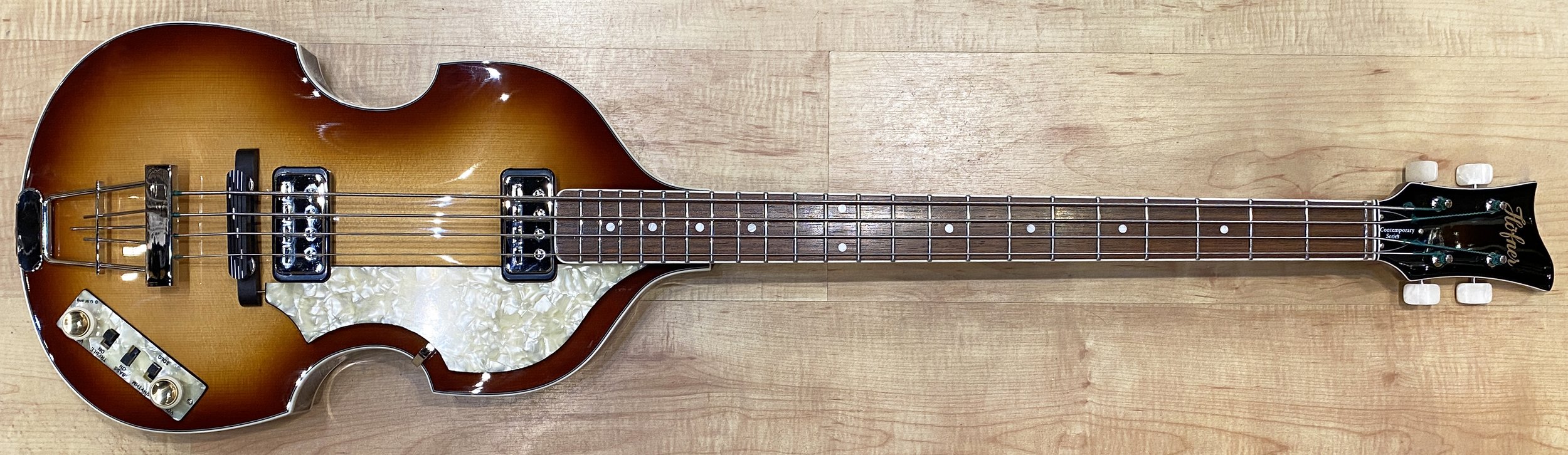 Hofner_5001_500_1_CT_Contemporary_Beatle_Bass_Fab_Gear_Model_Sunburst_w_case_0221.jpg