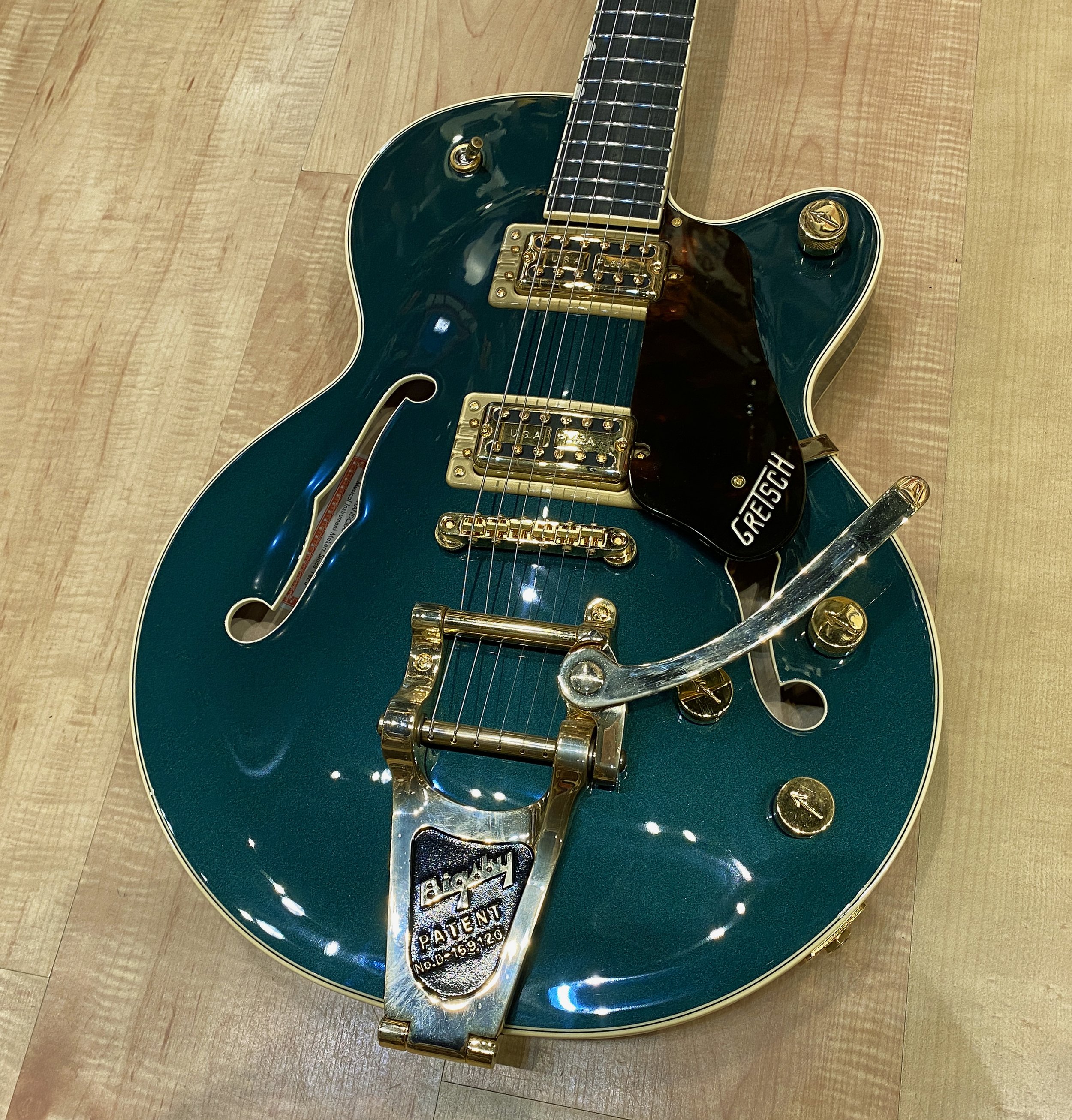 Gretsch_G6659TG_Players_Edition_Broadkaster_Jr._Center_Block_with_Bigsby_and_Gold_Hardware_Cadillac_Green_1