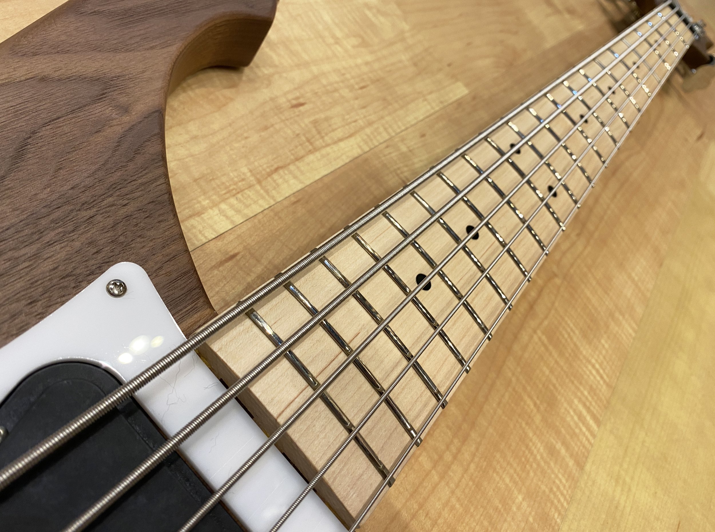 Rickenbacker_4003SW5_4003SW_5_String_Bass_4003S_Walnut_Bass_12